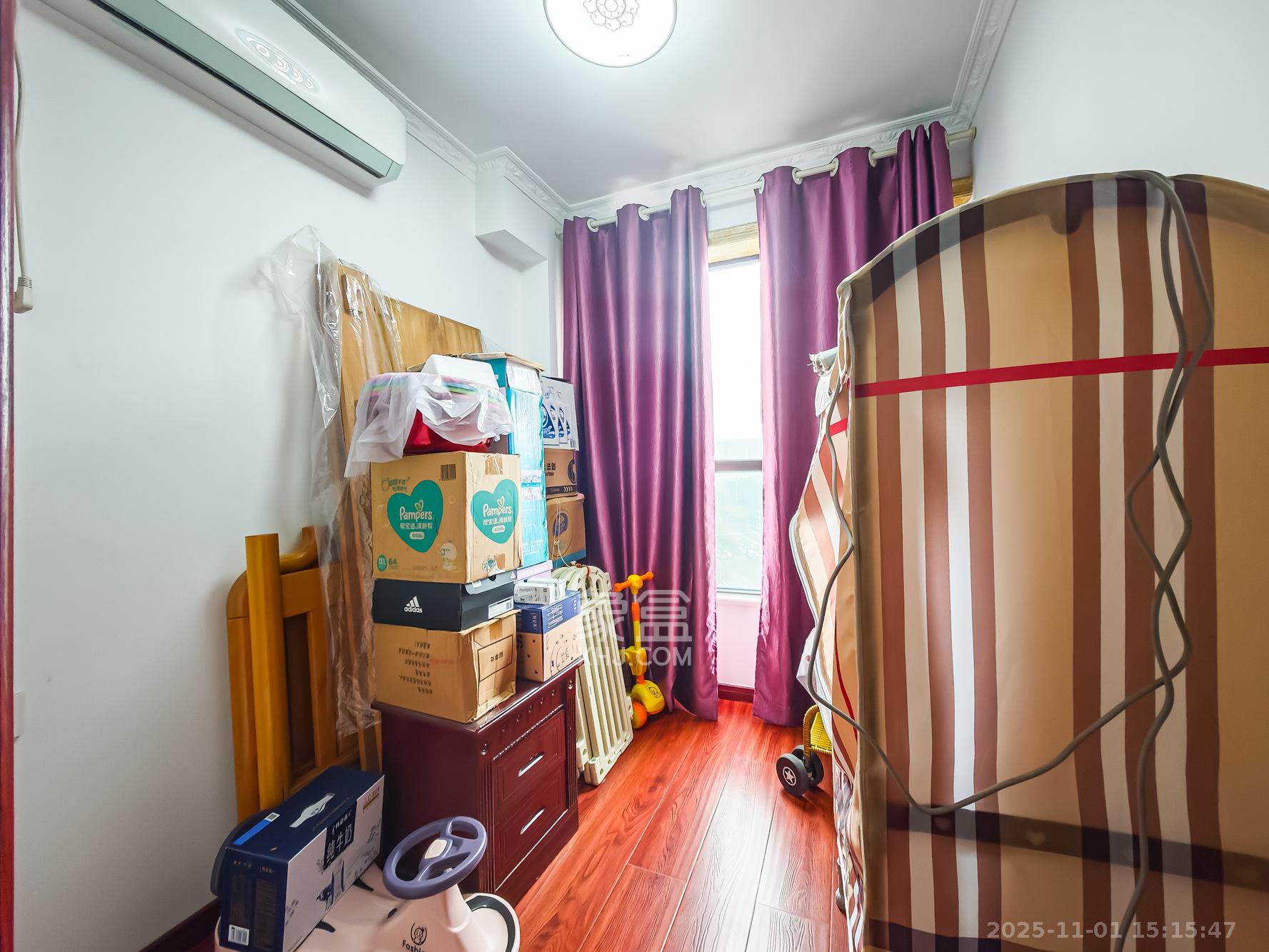 山语城三期  3室2厅2卫    98.0万卧室