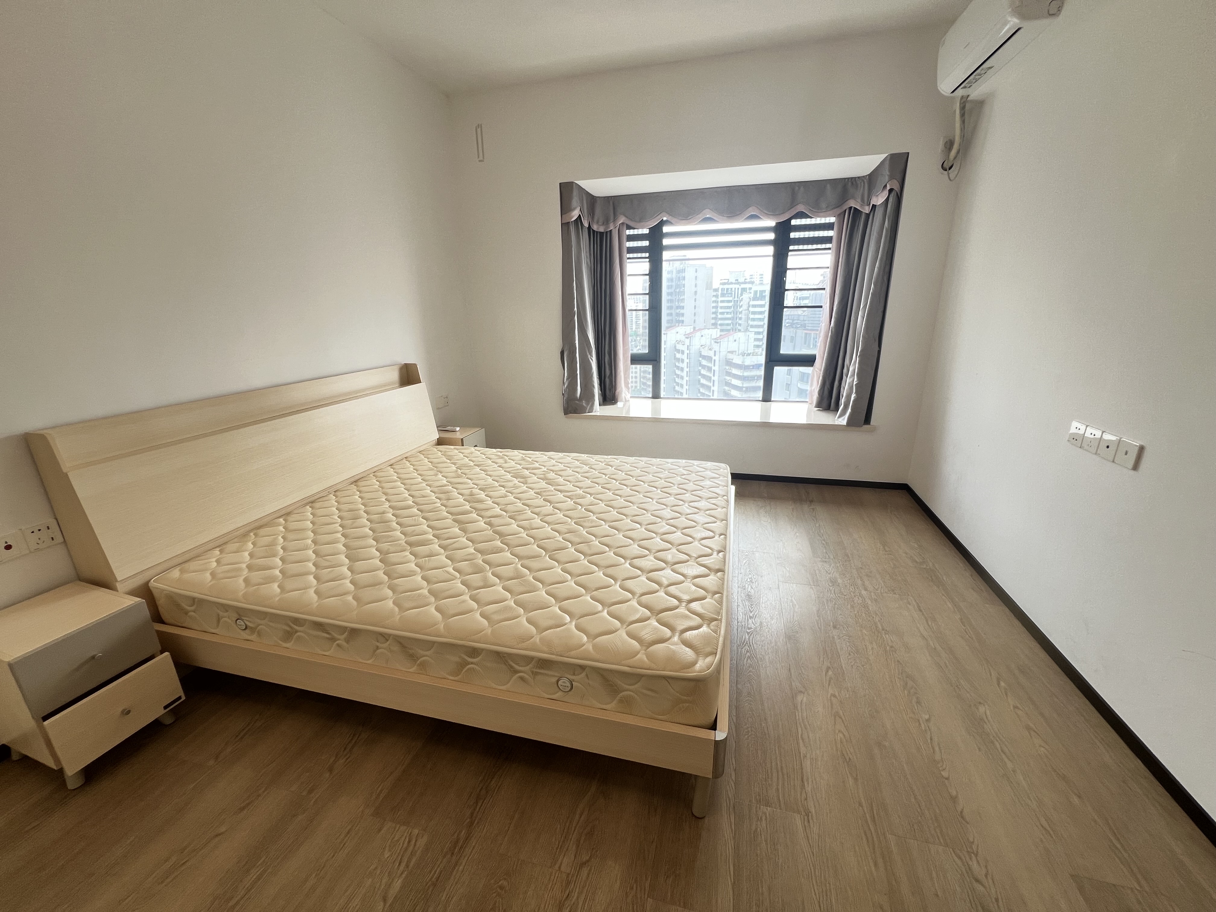 华润中心二期东悦府  4室2厅2卫    10000.0元/月室内图