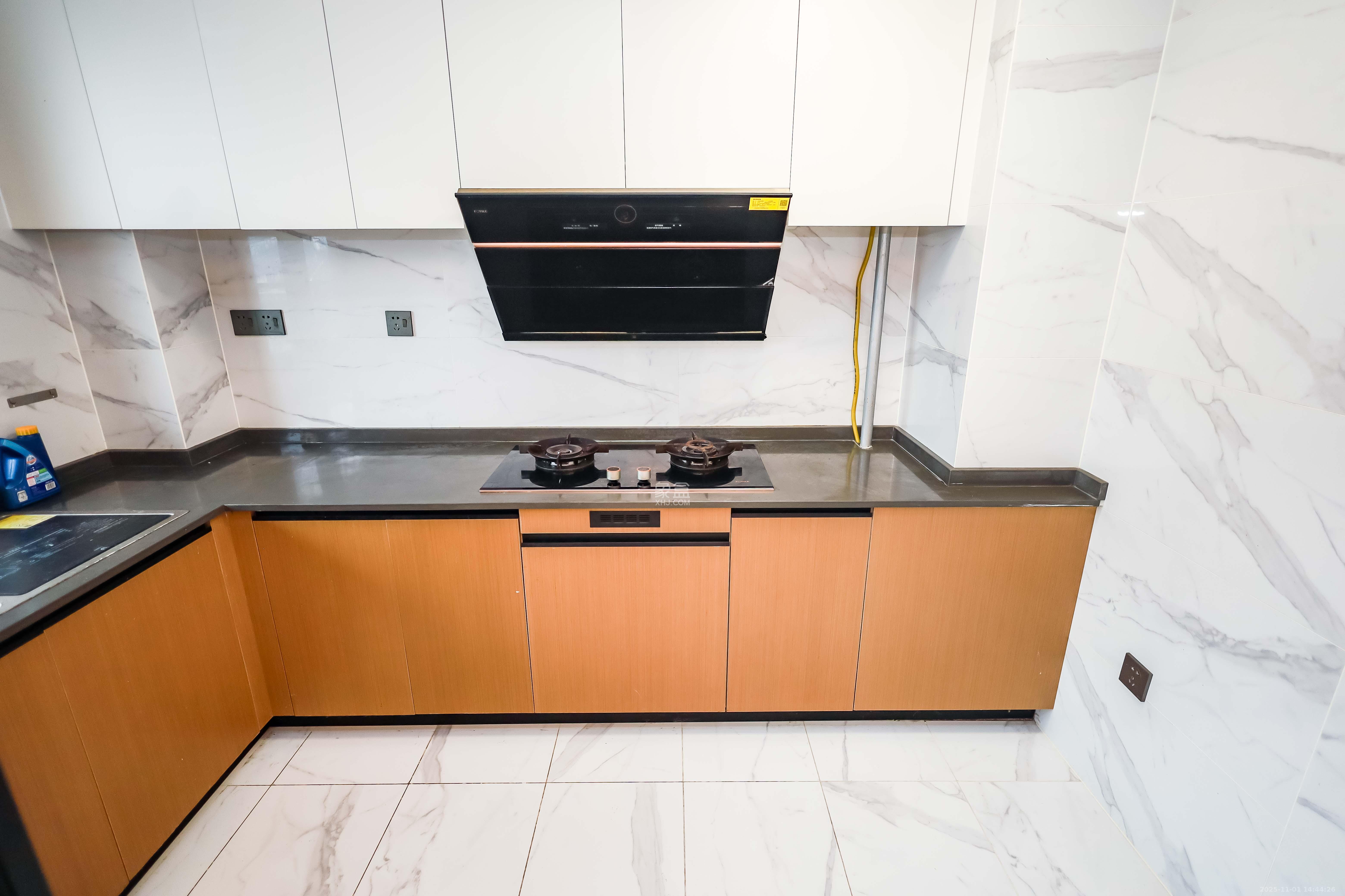 长房云西府一期  3室2厅2卫    116.0万 长房云西府一期  3室2厅2卫    116.0万厨房