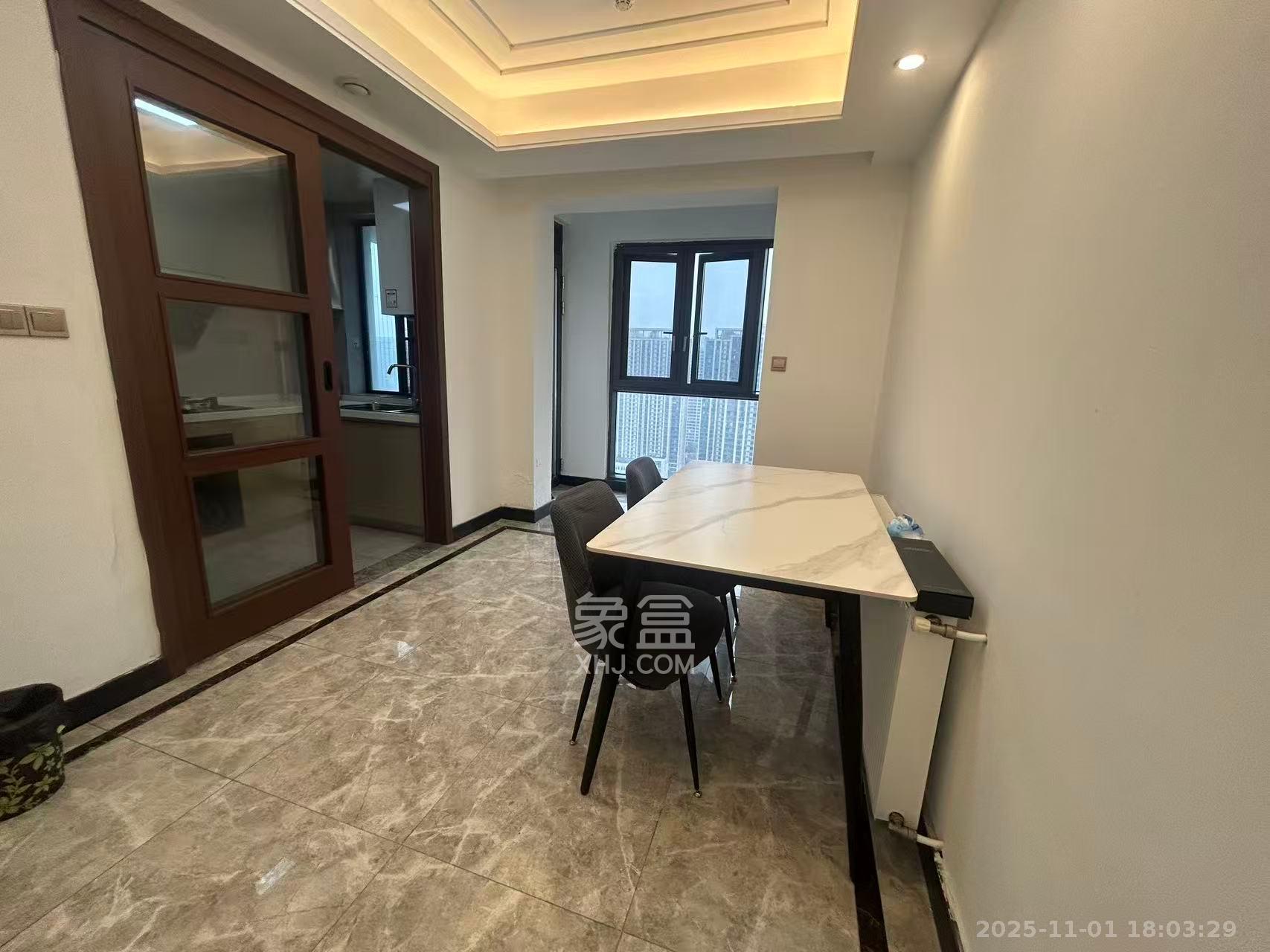 绿地长沙城际空间站（绿地新里佳苑）  4室2厅2卫    3400.0元/月