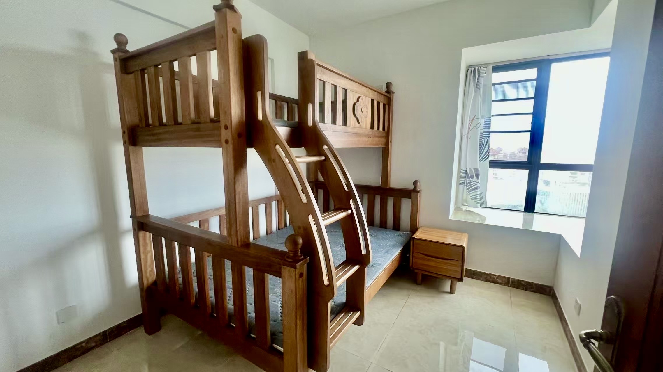 海岸豪庭  2室1厅1卫    2500.0元/月室内图