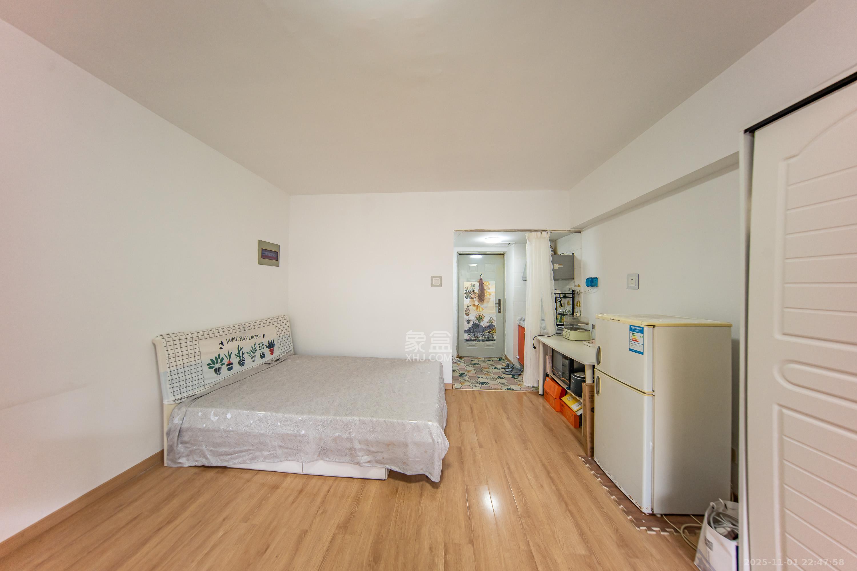 阳光100二期  1室1厅1卫    23.8万客厅