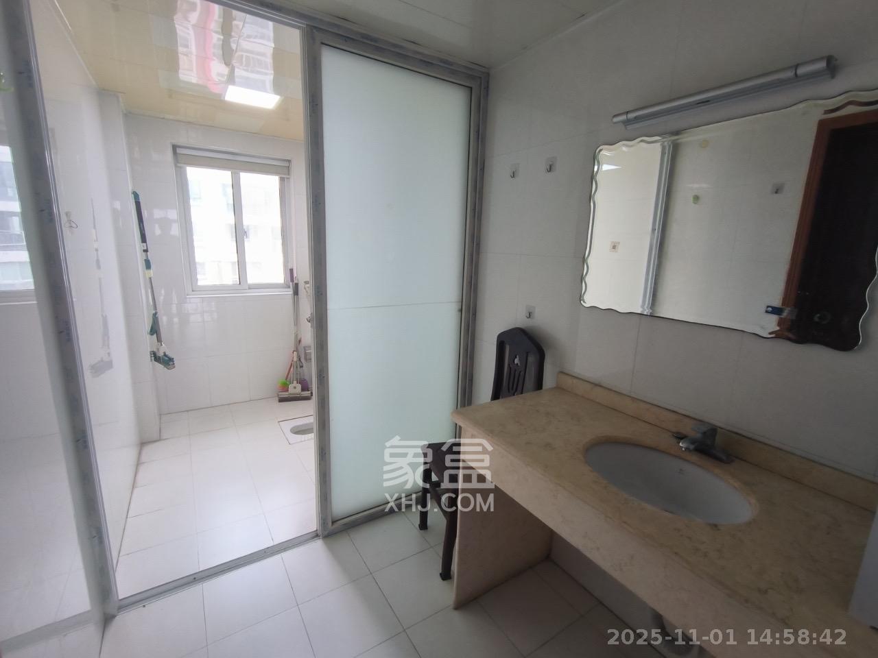 学府华庭 5室2厅2卫 2800.0元/月 学府华庭 5室2厅2卫 2800.0元/月室内图