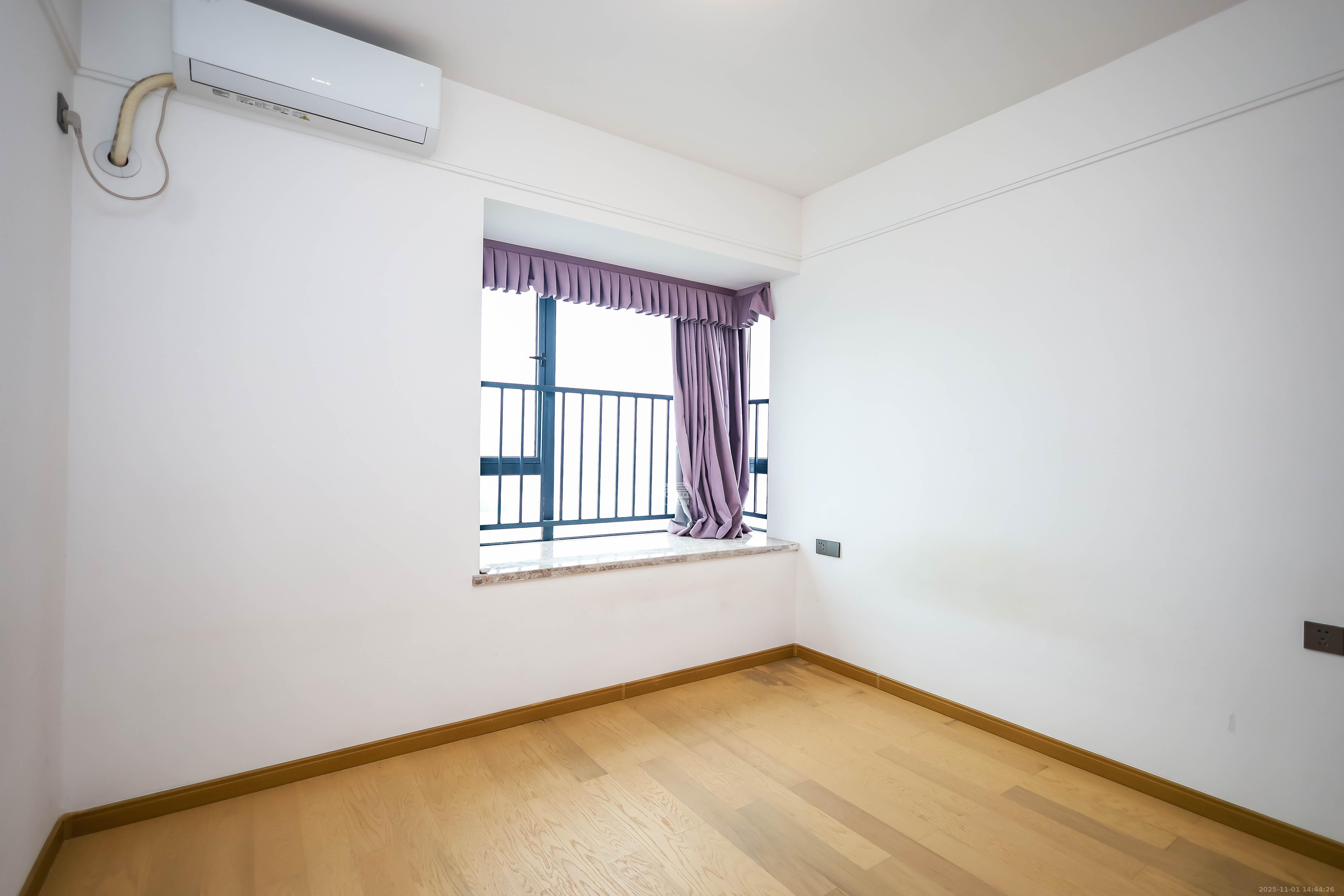 长房云西府一期  3室2厅2卫    116.0万 长房云西府一期  3室2厅2卫    116.0万卧室