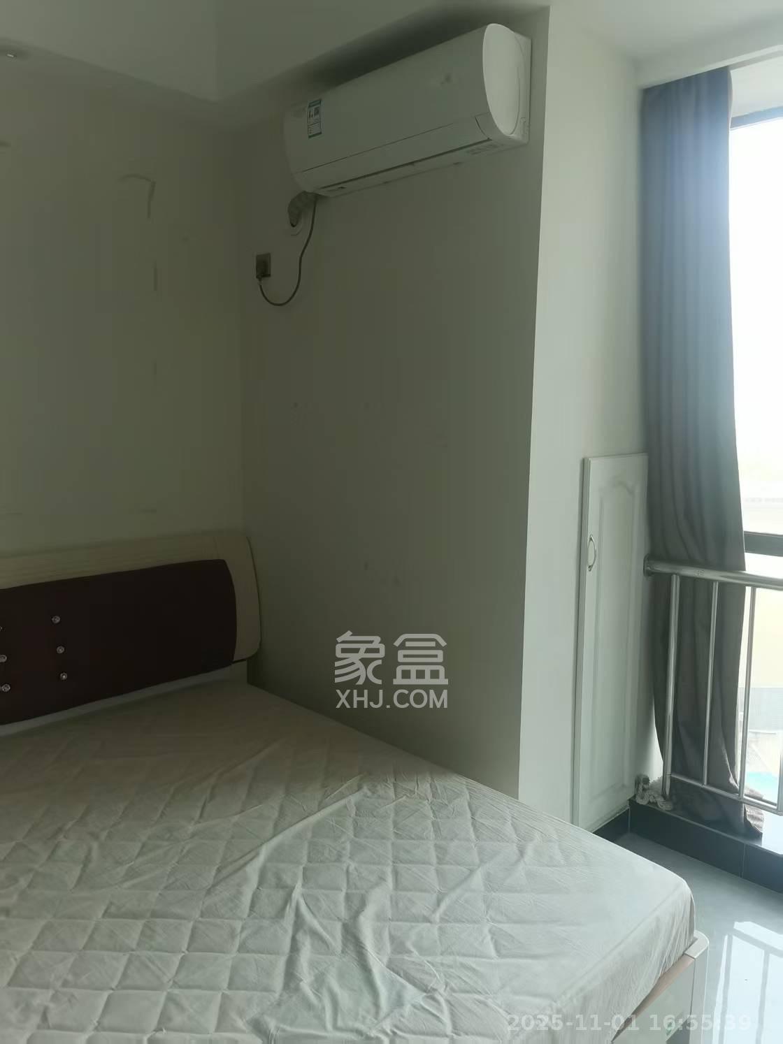 新世界广场  1室1厅1卫    1300.0元/月室内图