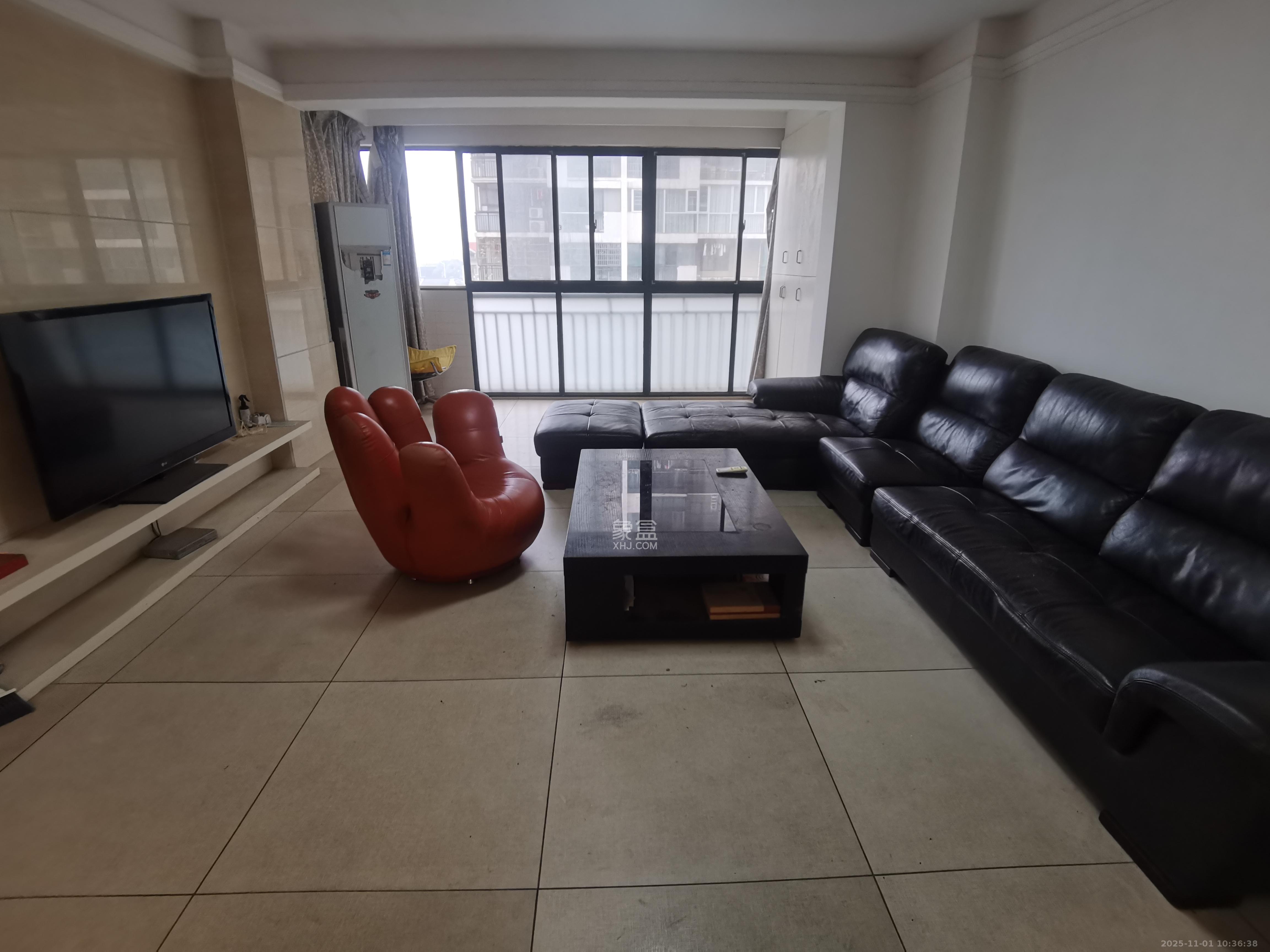 浏阳河畔家园  3室2厅2卫    2500.0元/月