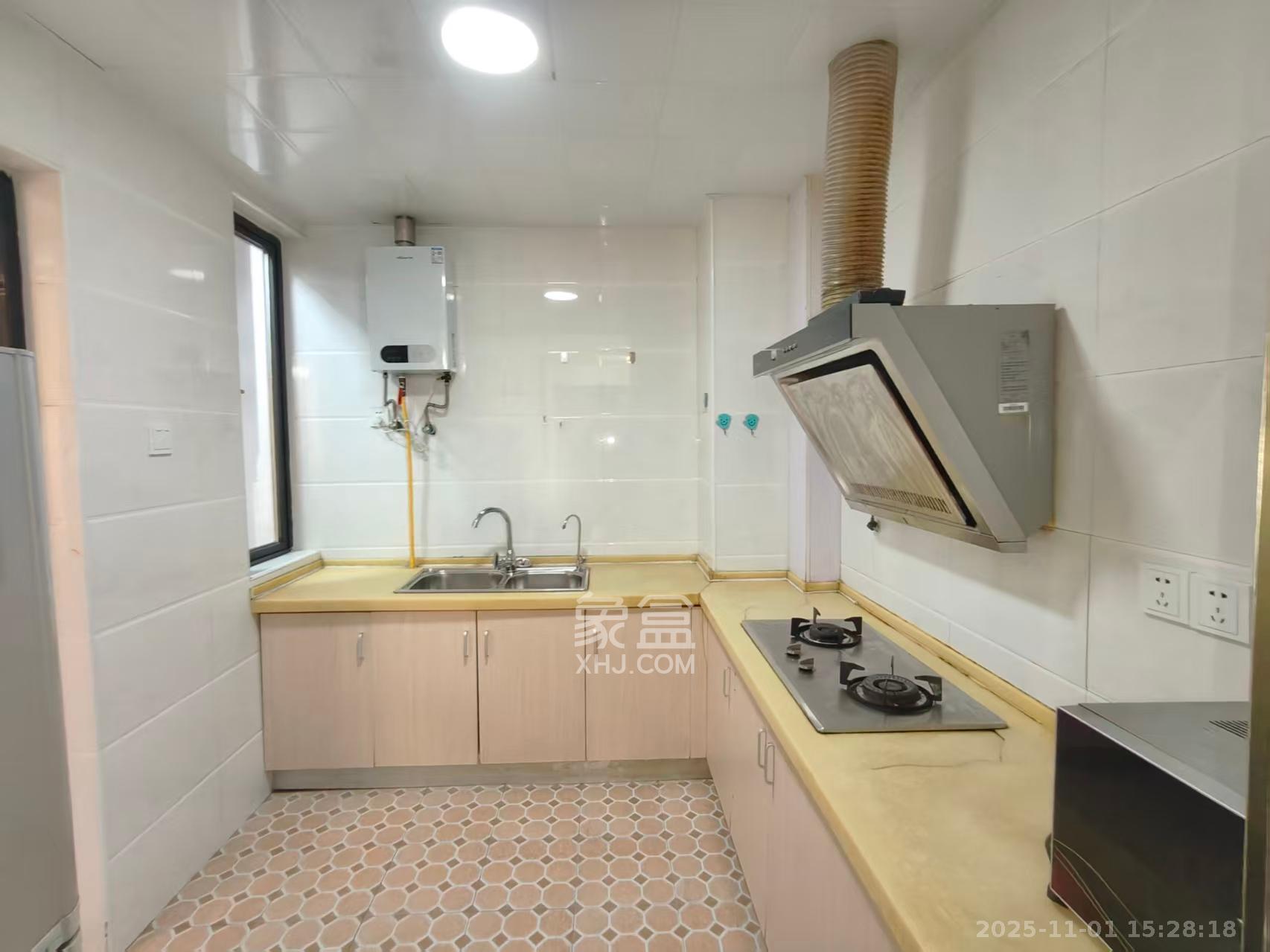 山水誉峰 3室2厅1卫 2600.0元/月 山水誉峰 3室2厅1卫 2600.0元/月室内图