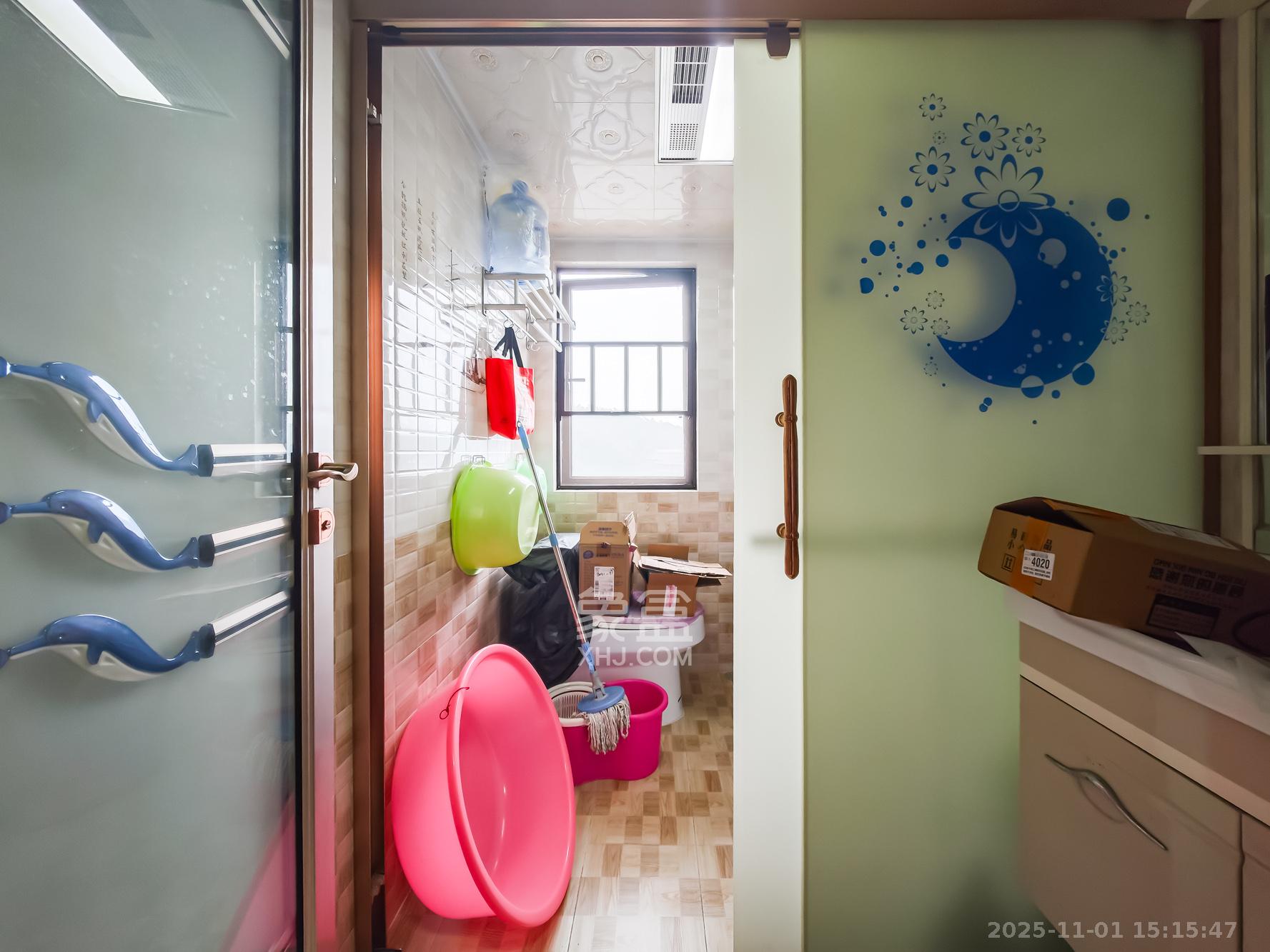 山语城三期  3室2厅2卫    98.0万卫生间