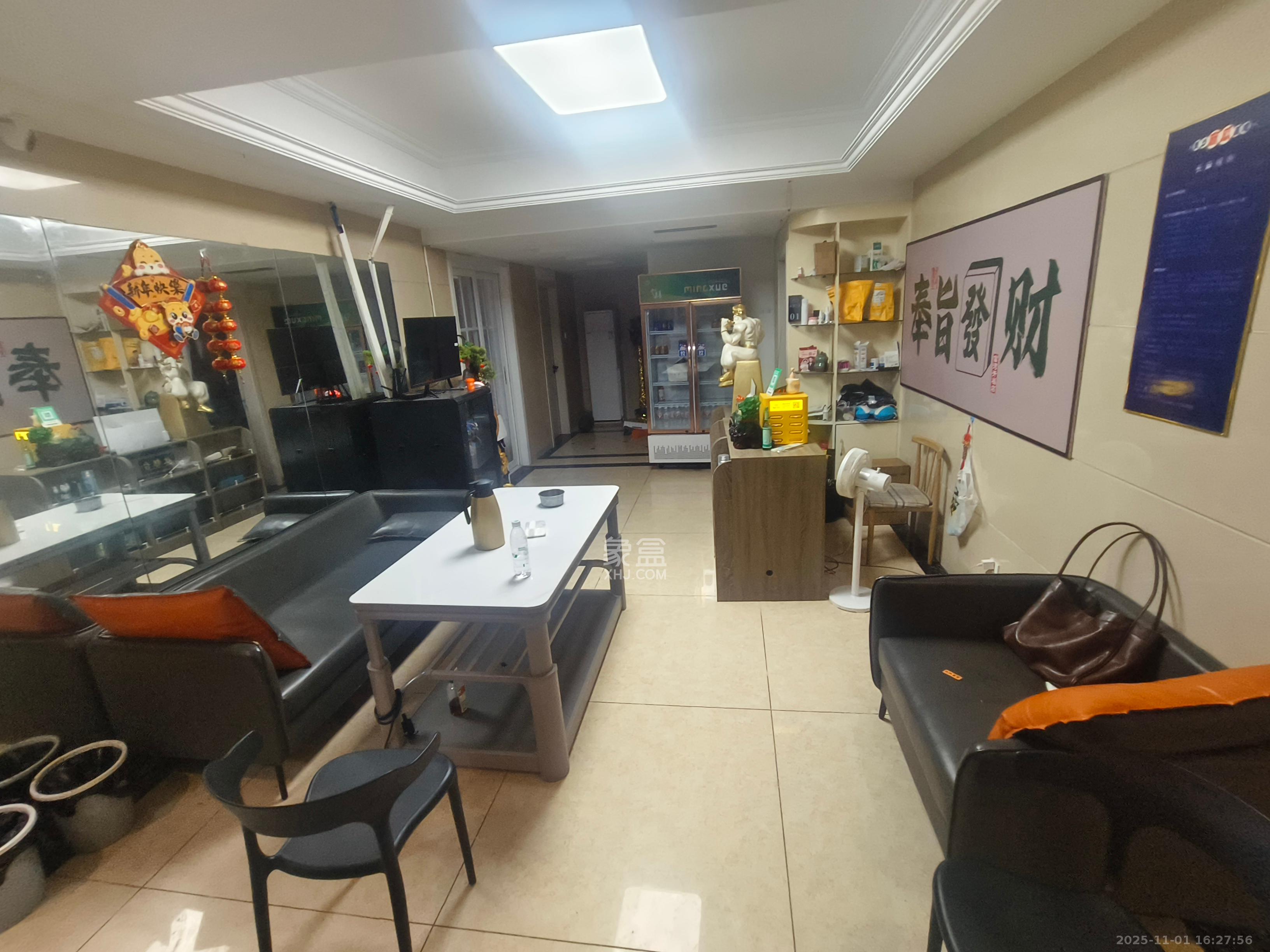 湘江世纪城富湾国际 4室2厅2卫 10000.0元/月 湘江世纪城富湾国际 4室2厅2卫 10000.0元/月室内图