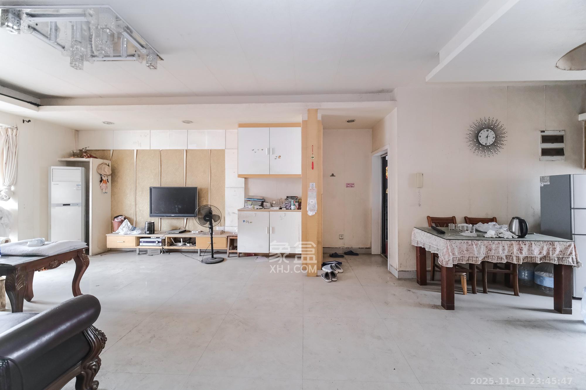 金鹰机电大市场  7室3厅4卫    125.2万客厅