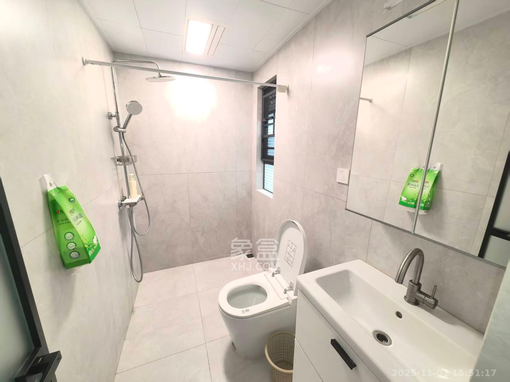 荣盛城  3室2厅2卫    3200.0元/月 荣盛城  3室2厅2卫    3200.0元/月室内图