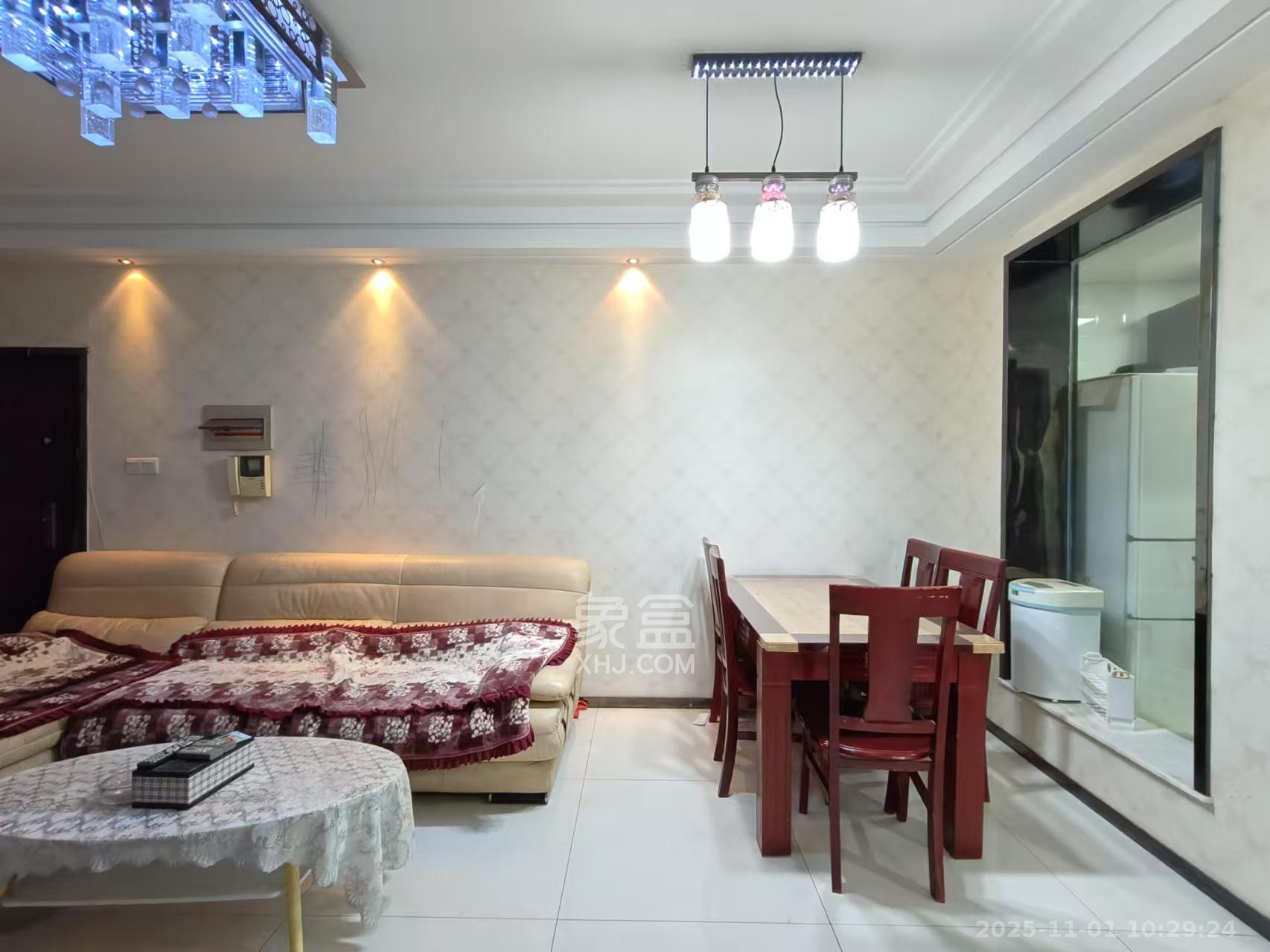 新楚天扶华庭  2室2厅1卫    2600.0元/月室内图