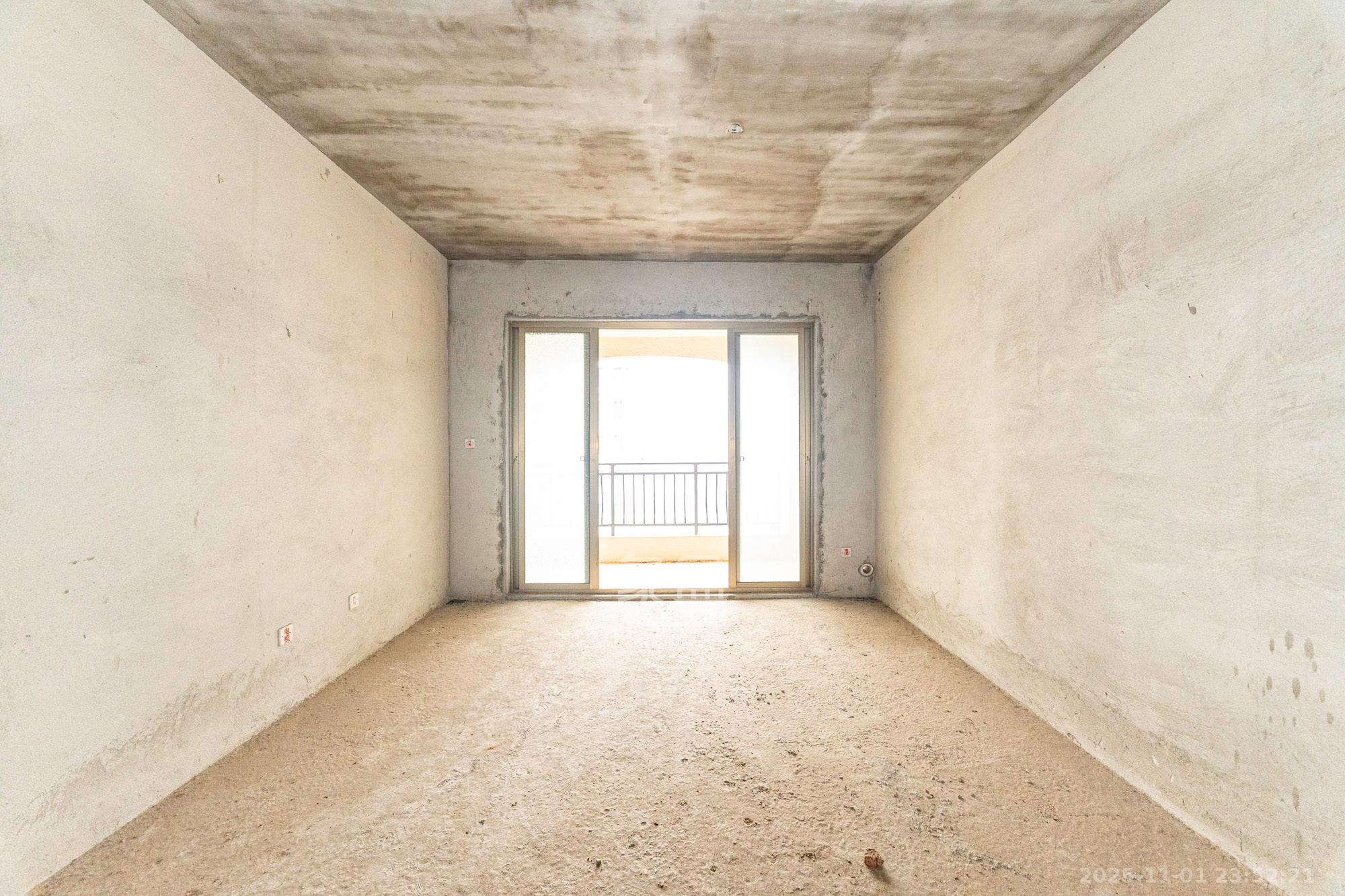 碧桂园威尼斯城  3室2厅1卫    48.8万 碧桂园威尼斯城  3室2厅1卫    48.8万客厅