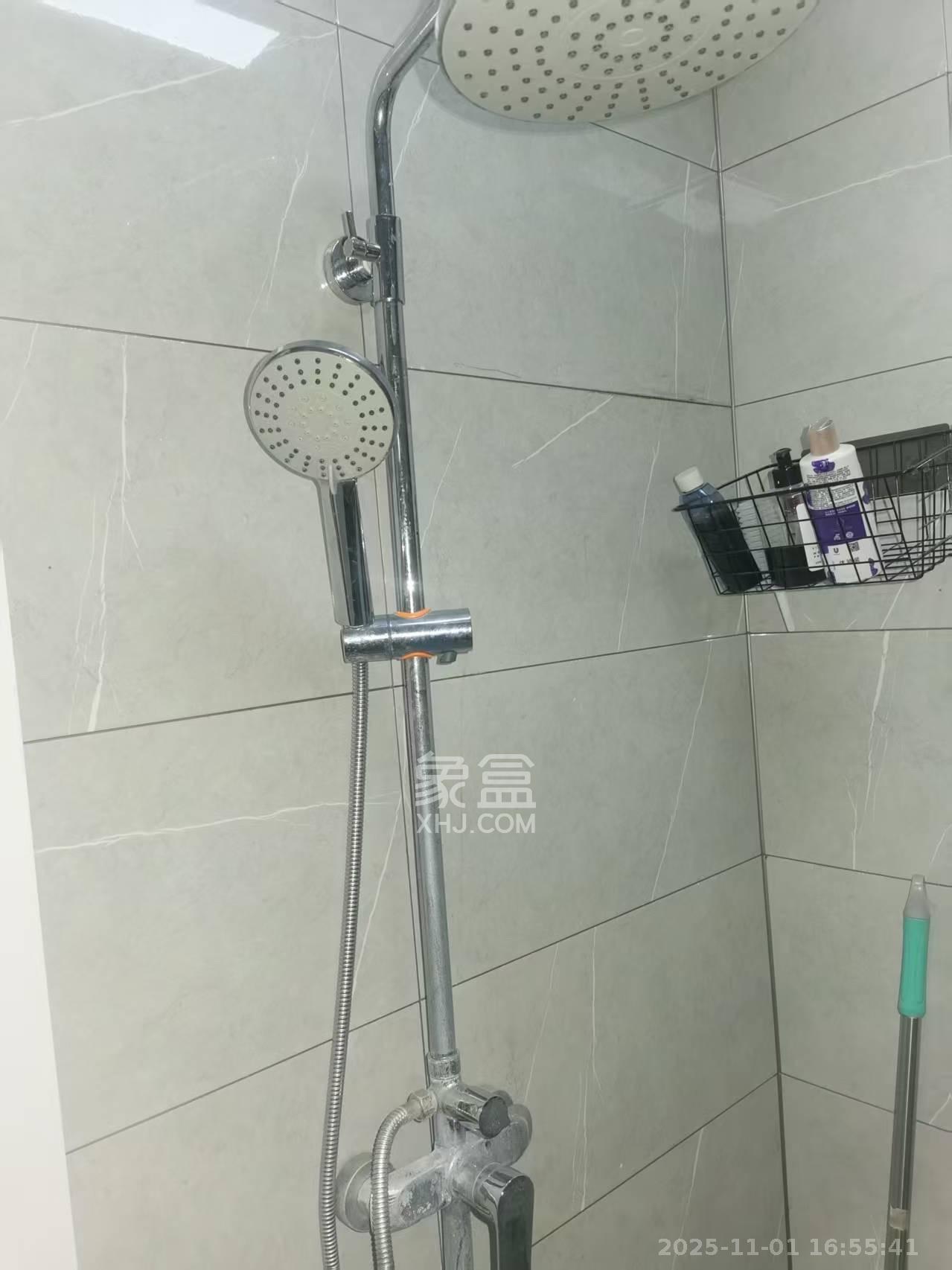 新世界广场  1室1厅1卫    1300.0元/月室内图