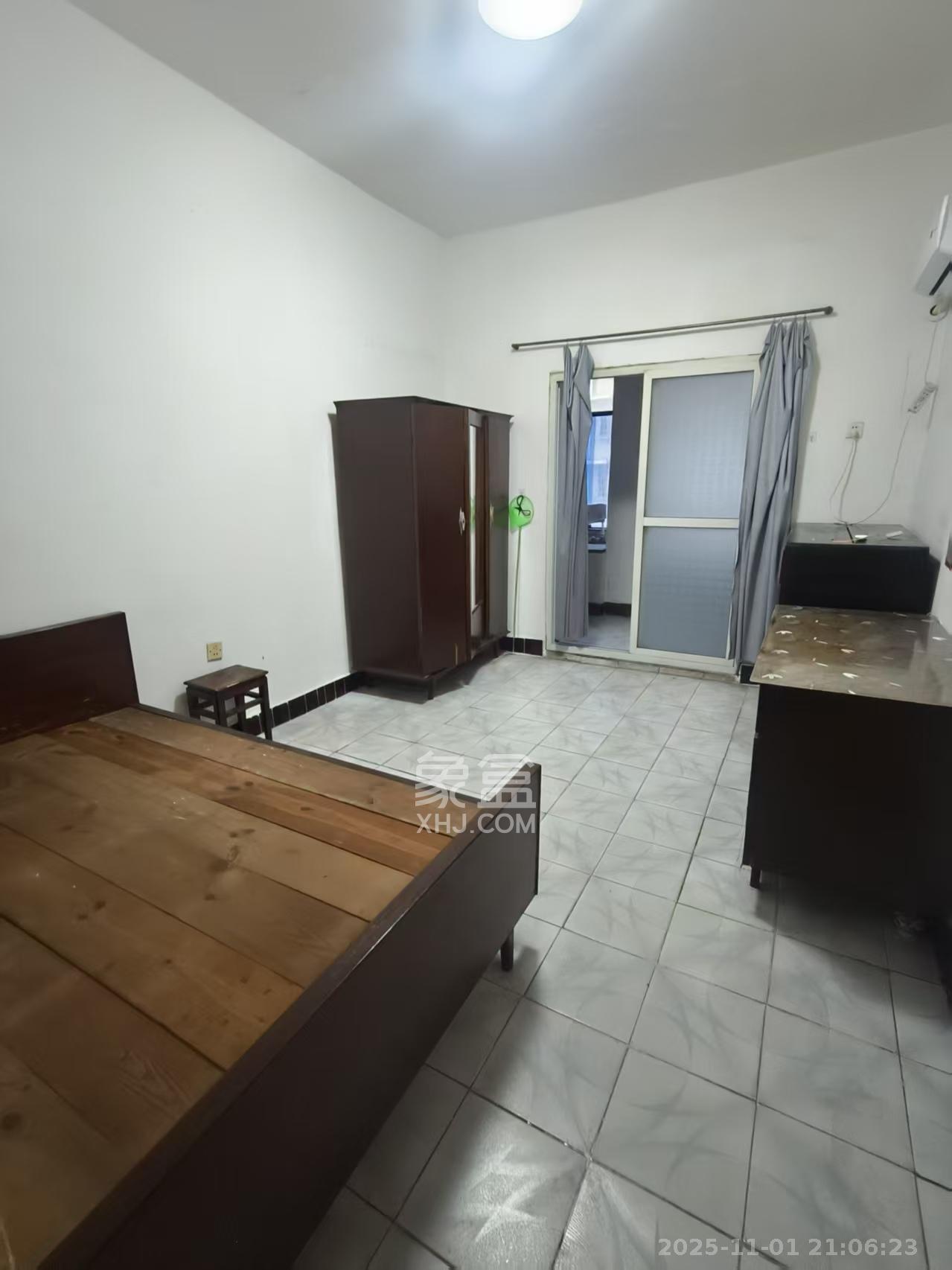 长勘小区  3室1厅1卫    2300.0元/月室内图