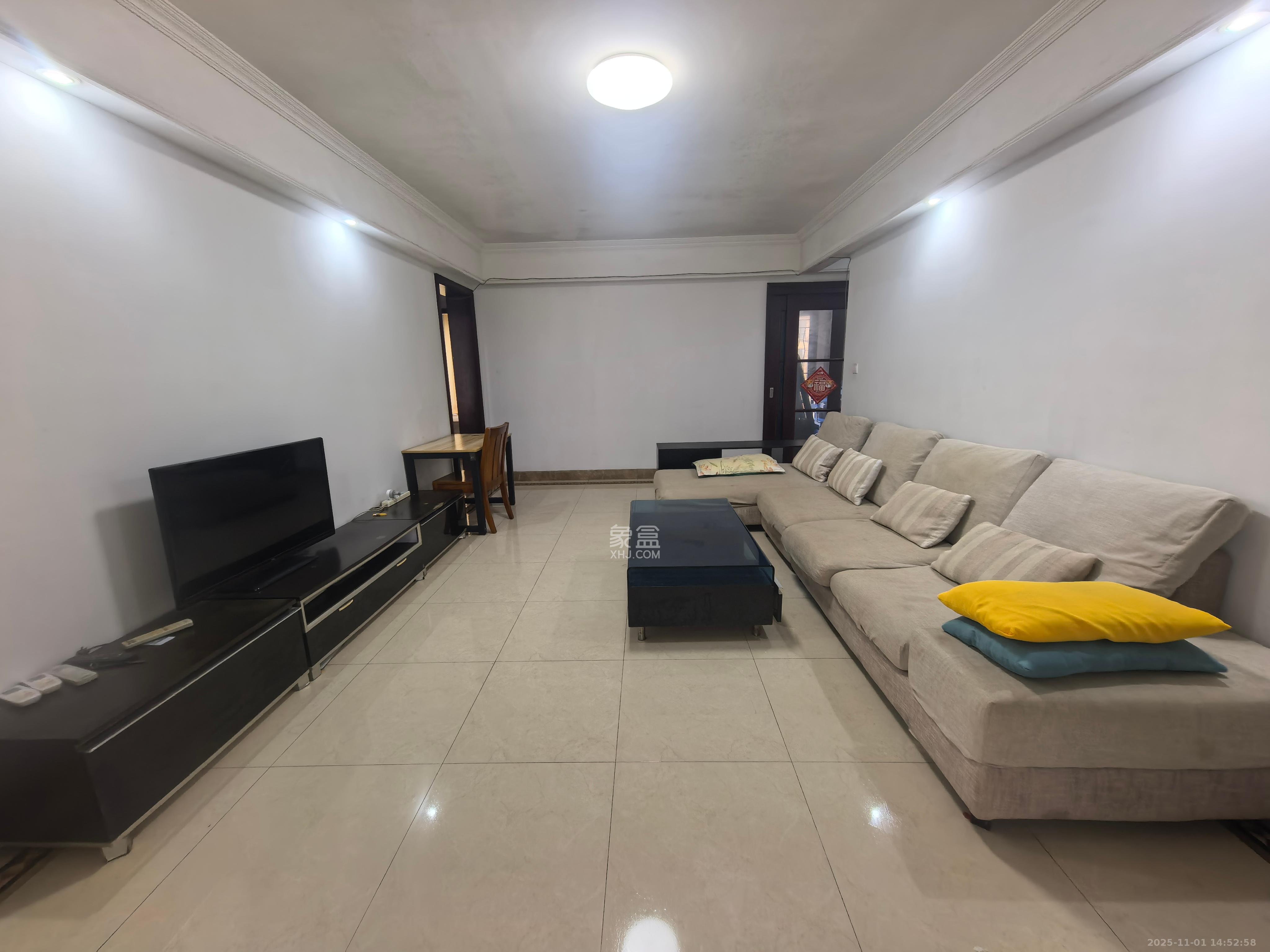 中海国际一期  3室2厅2卫    2300.0元/月 中海国际一期  3室2厅2卫    2300.0元/月室内图