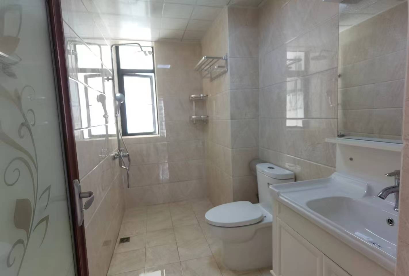 五源河公寓A区  3室2厅2卫    220.0万客厅