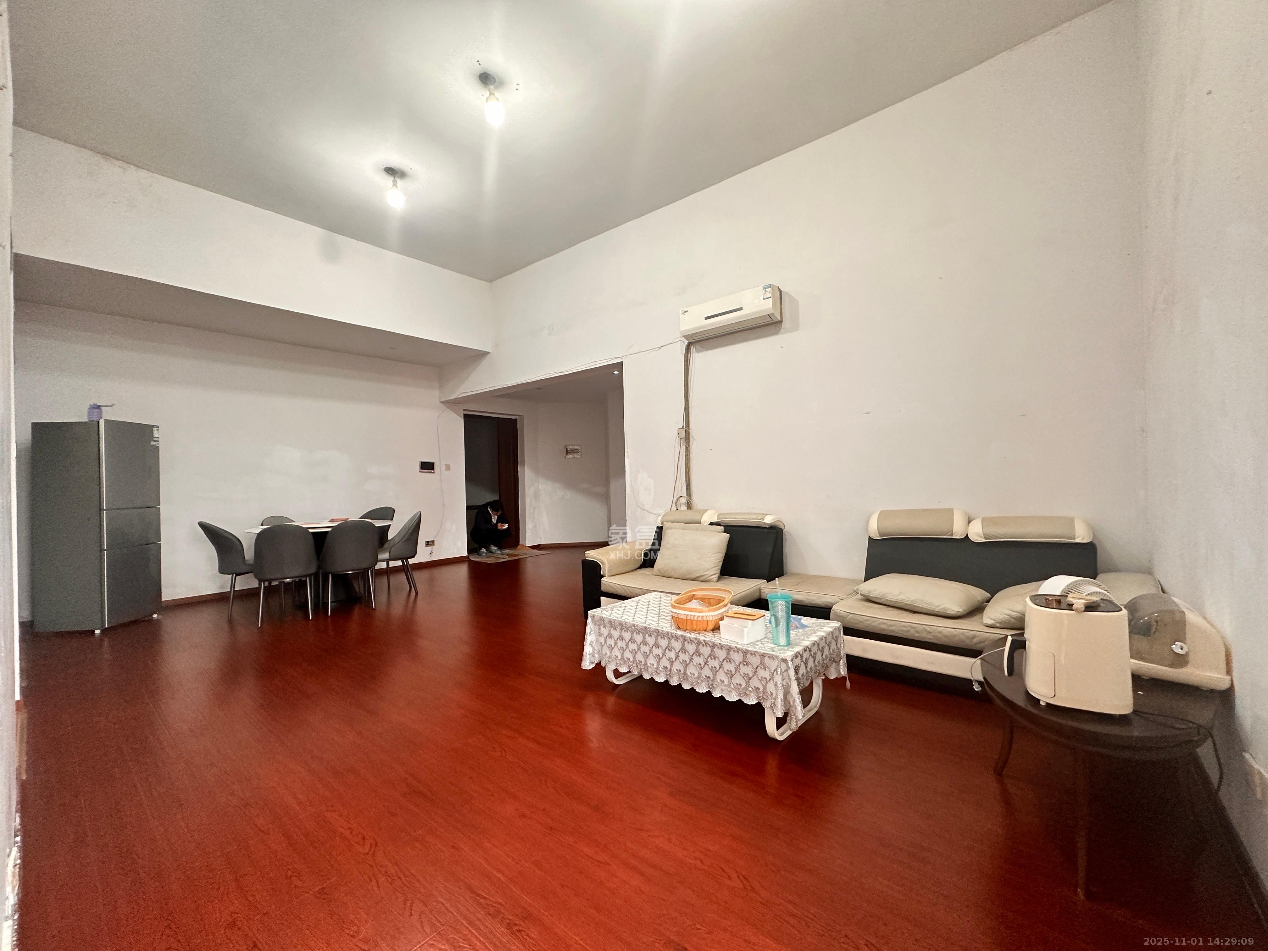 滨江君悦香邸  3室2厅2卫    3200.0元/月室内图