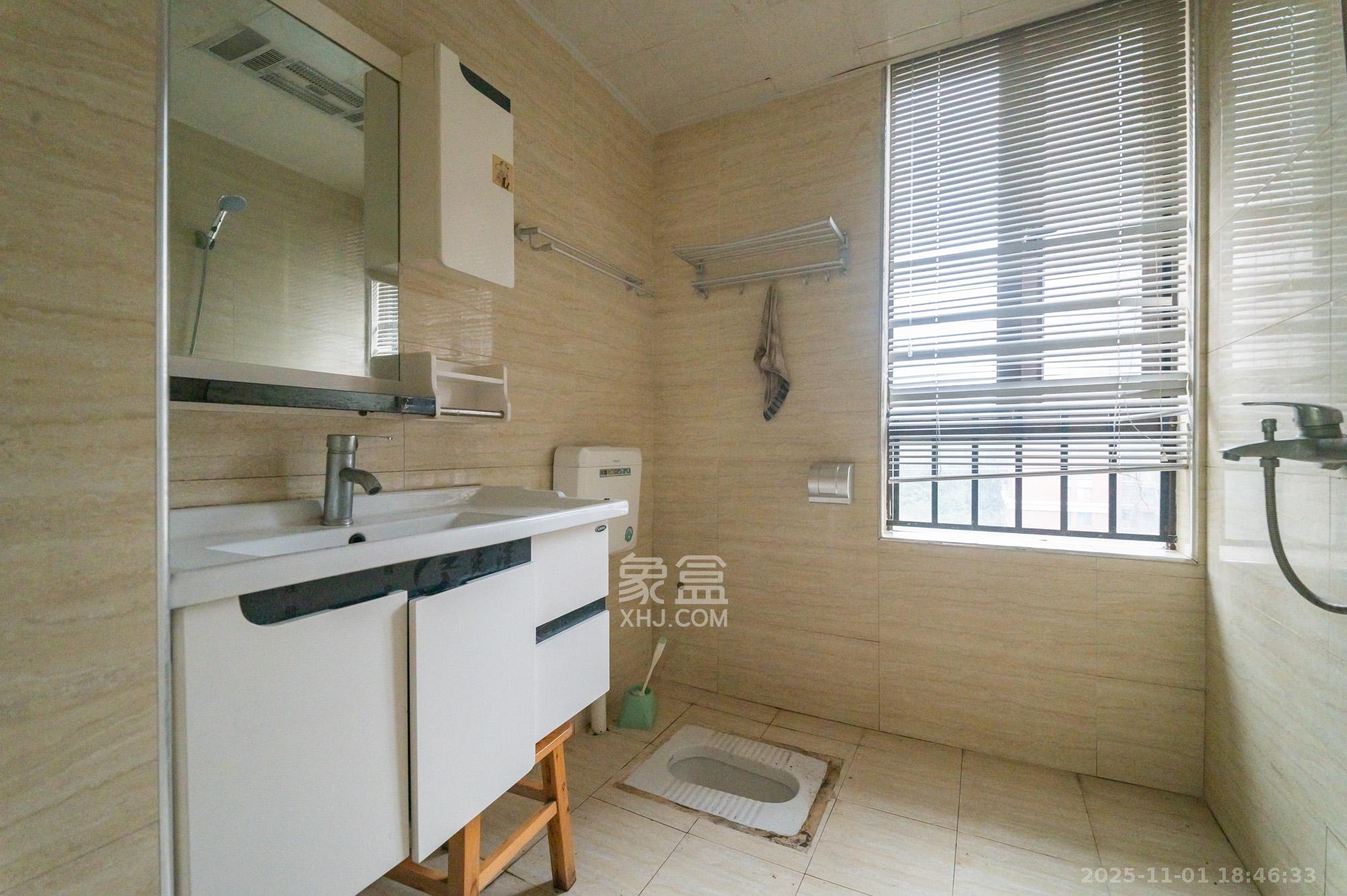 华润凤凰城三期  2室2厅1卫    53.0万卫生间