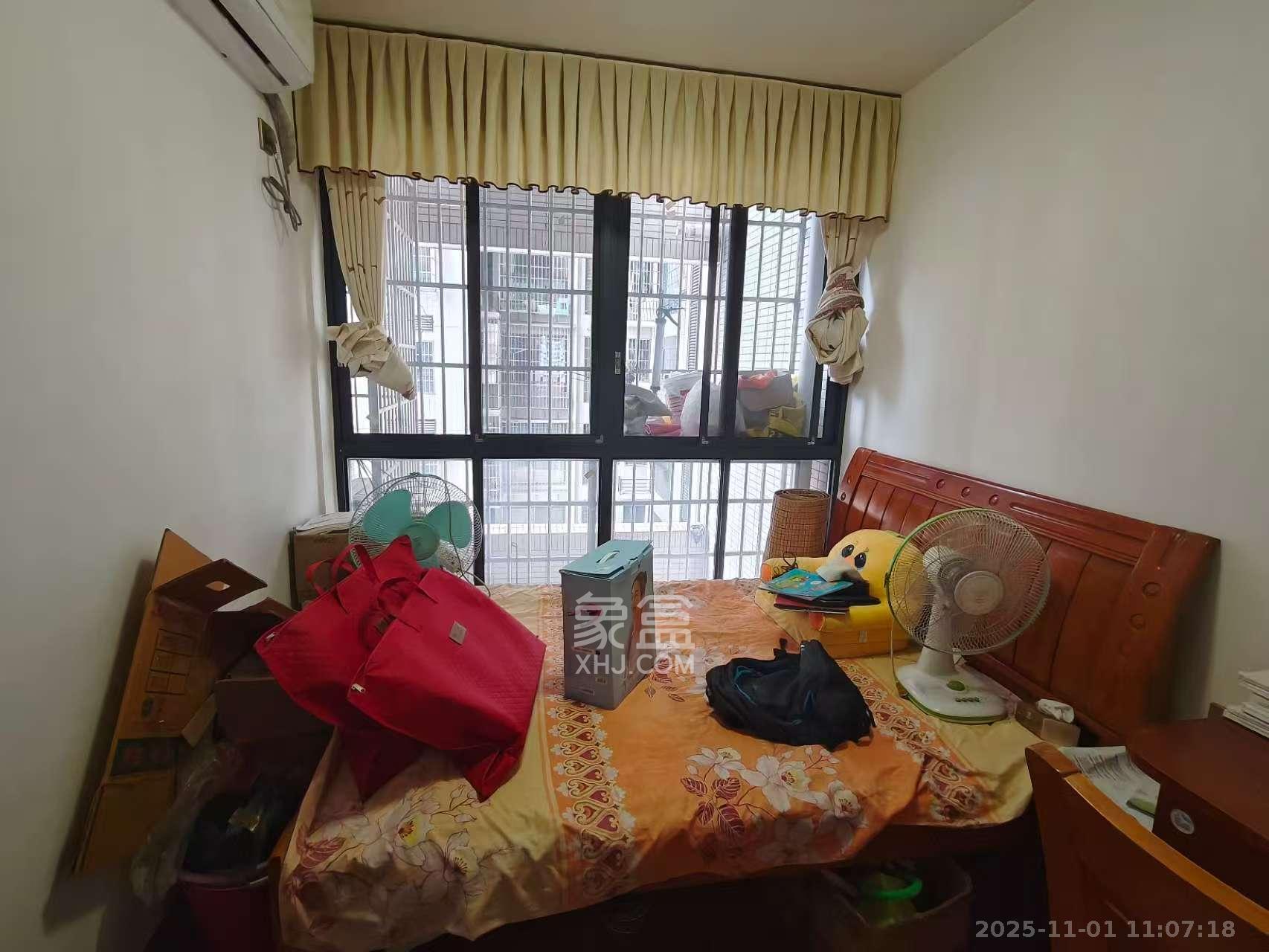 花样年华  3室1厅1卫    1800.0元/月室内图