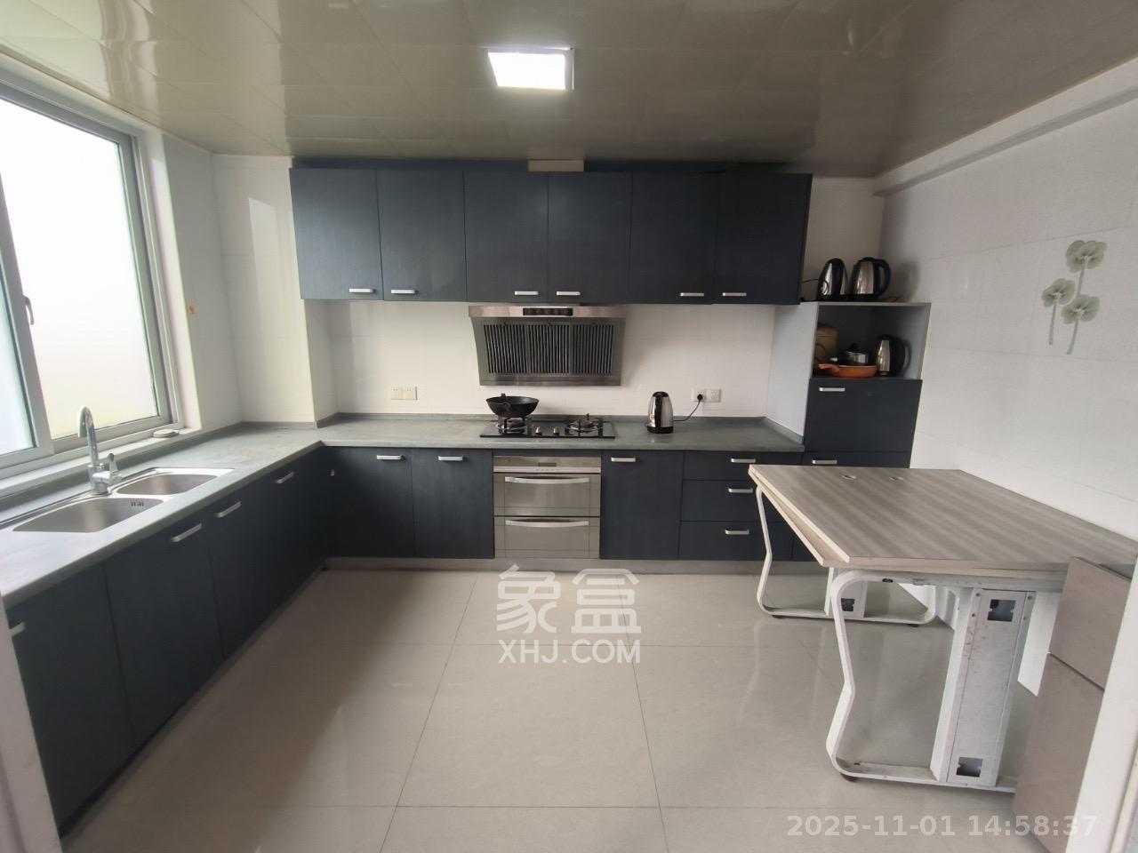 学府华庭  5室2厅2卫    2800.0元/月室内图