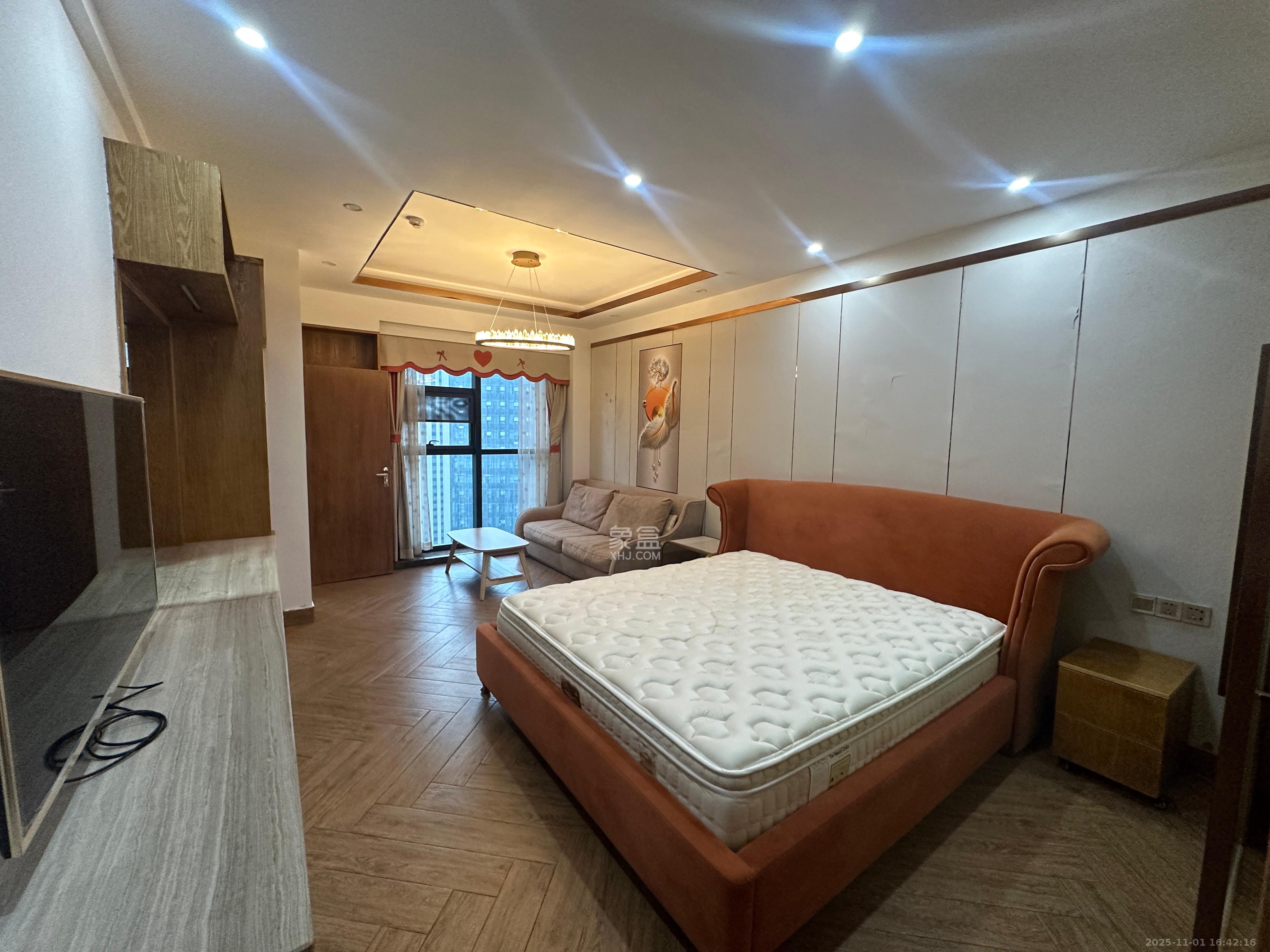 万坤图财富广场  1室1厅1卫    2400.0元/月