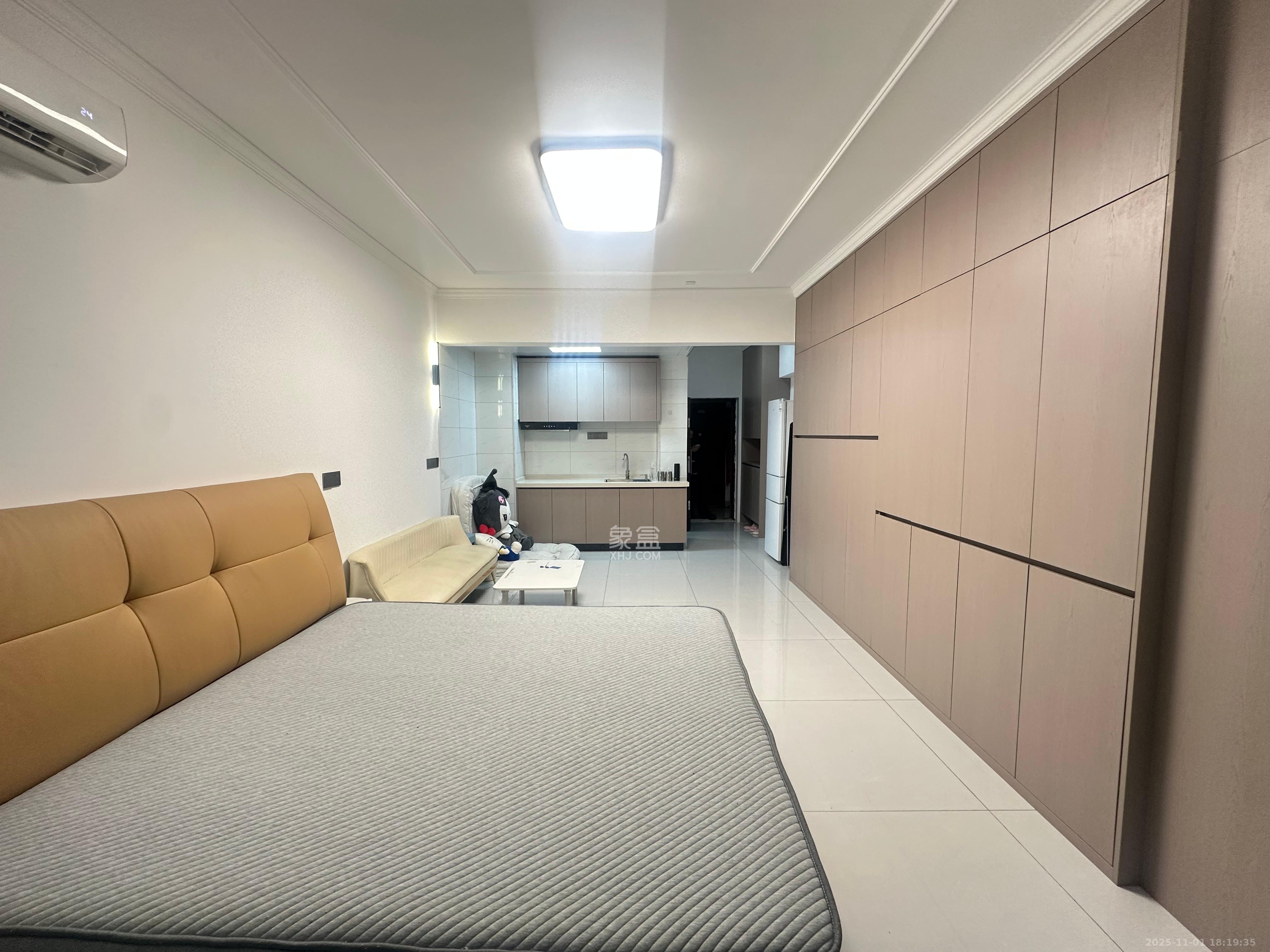 麓谷明珠  1室1厅1卫    1500.0元/月室内图1