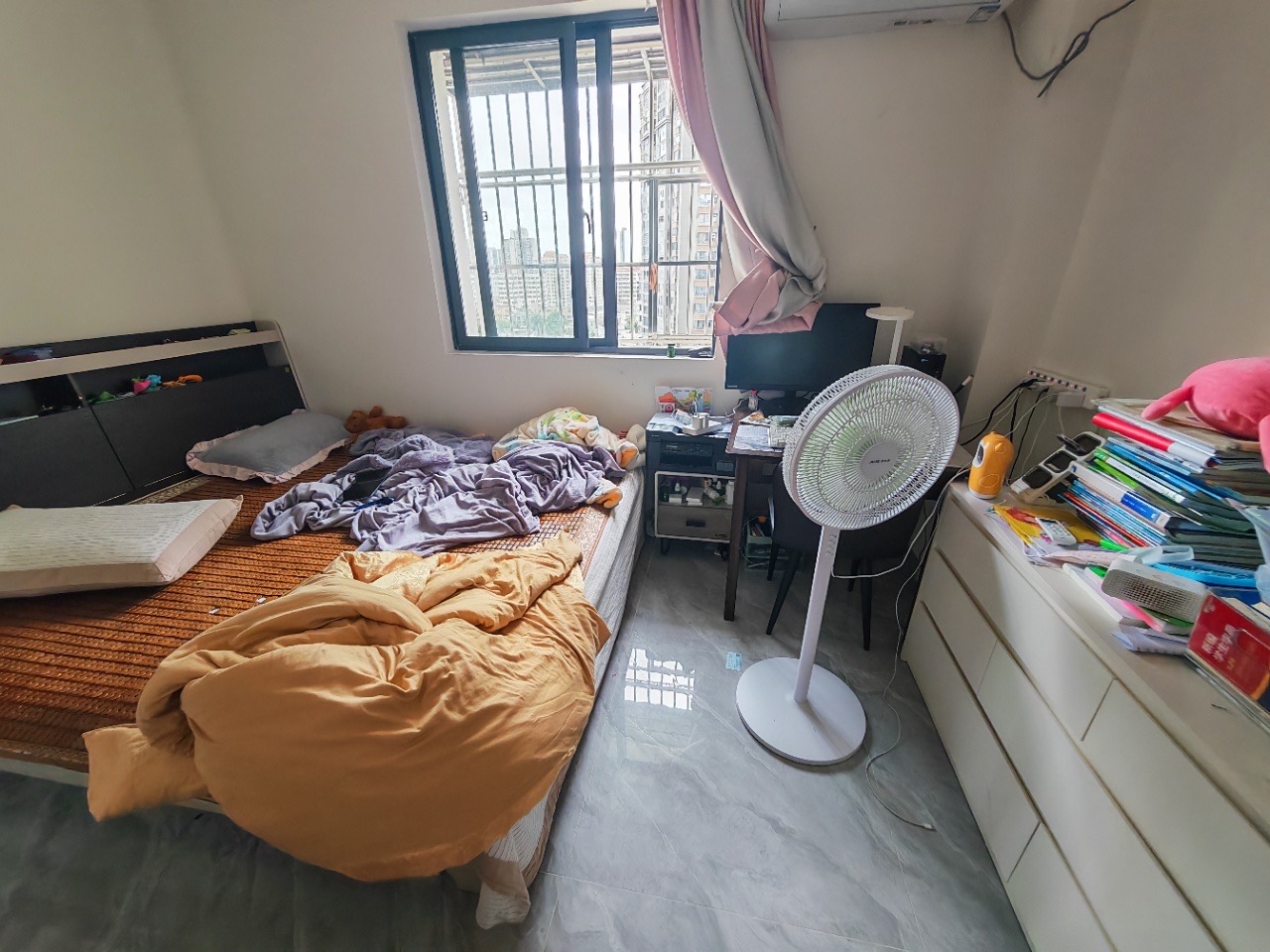 汇宇金城 4室2厅2卫 138.0万 汇宇金城 4室2厅2卫 138.0万客厅