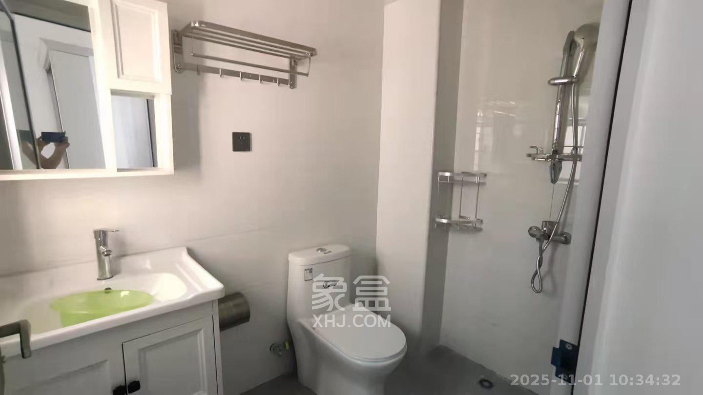 长房云时代  1室2厅2卫    3000.0元/月室内图