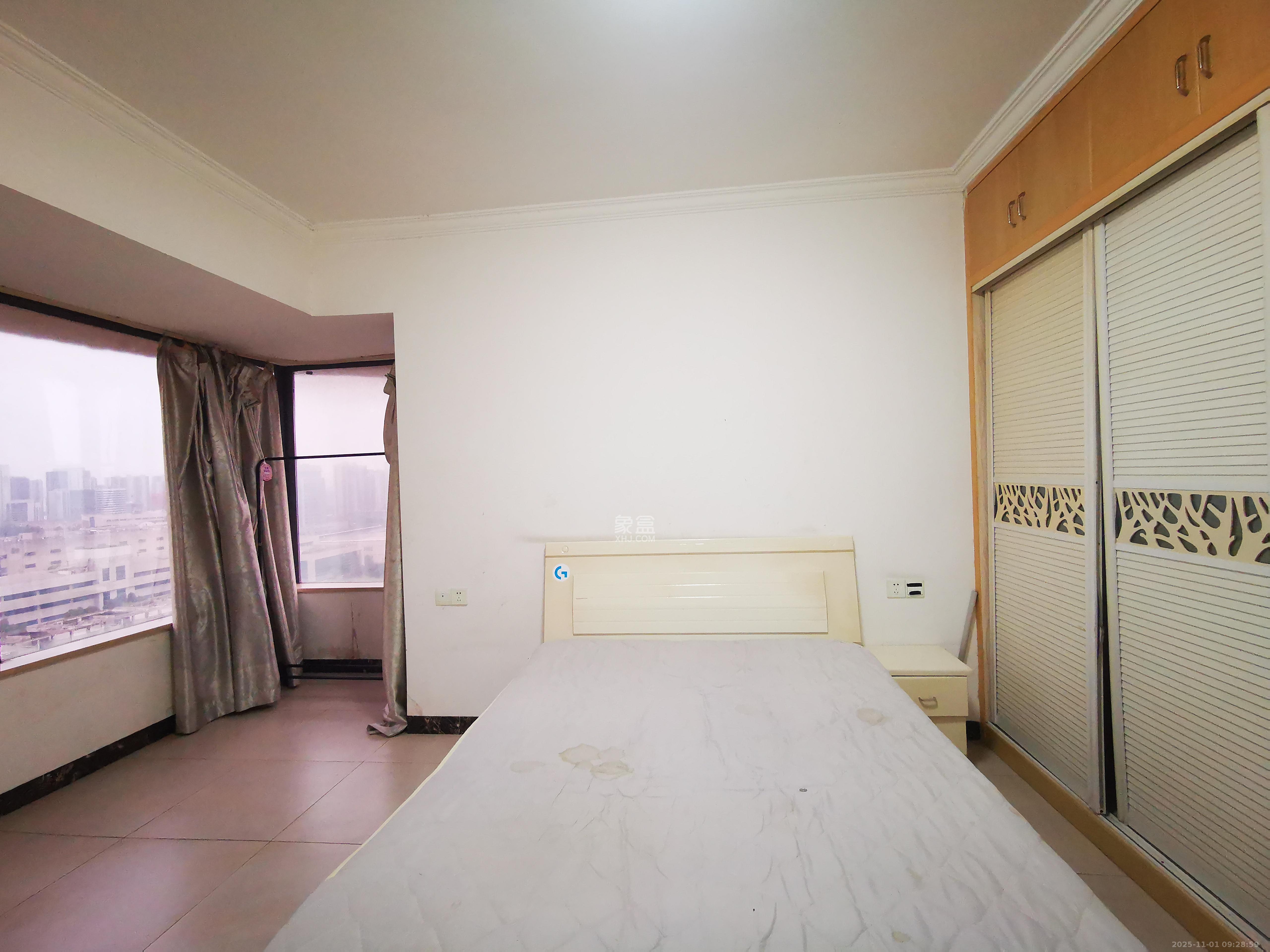 保利麓谷林语E区  3室2厅1卫    2500.0元/月室内图