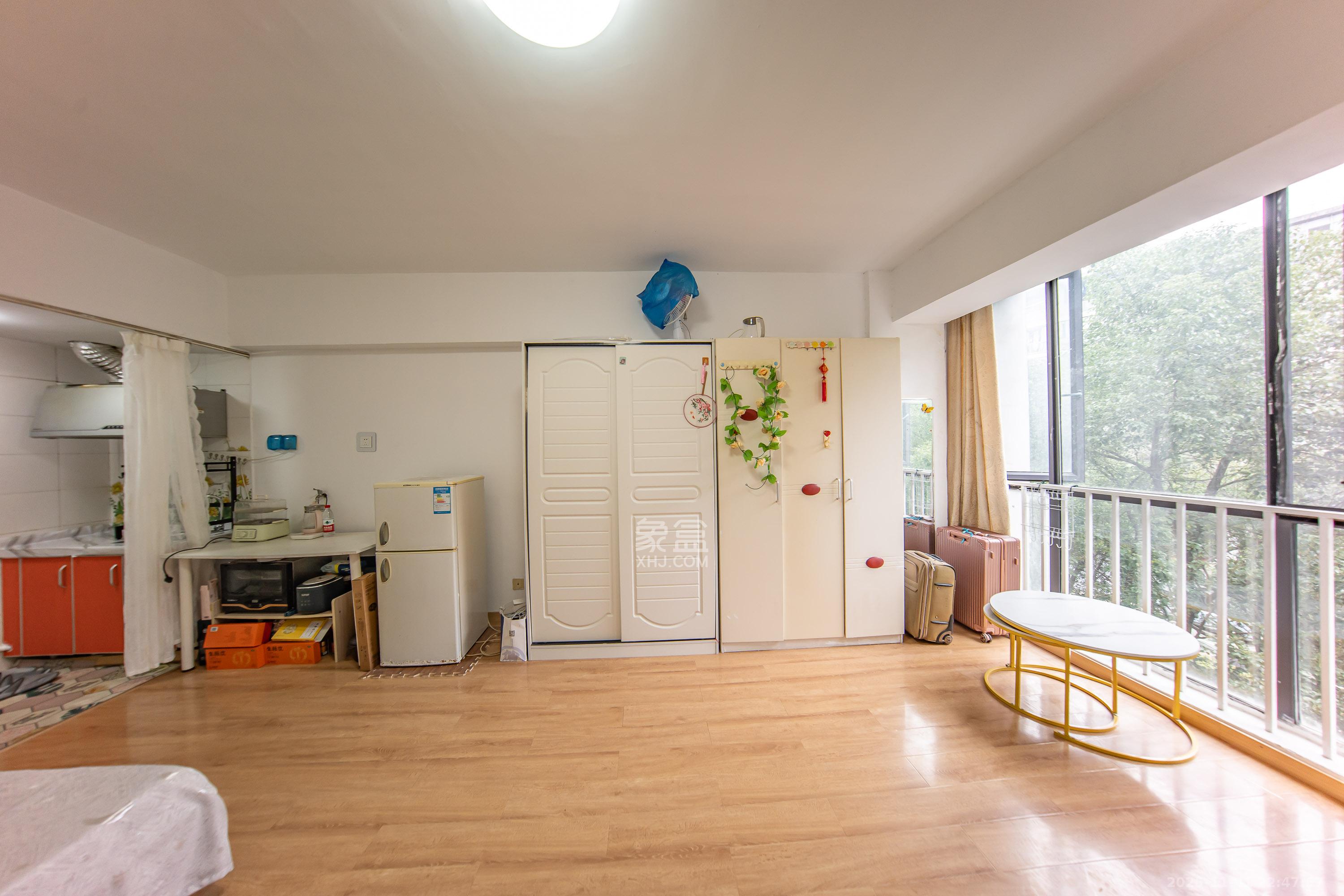 阳光100二期  1室1厅1卫    23.8万客厅