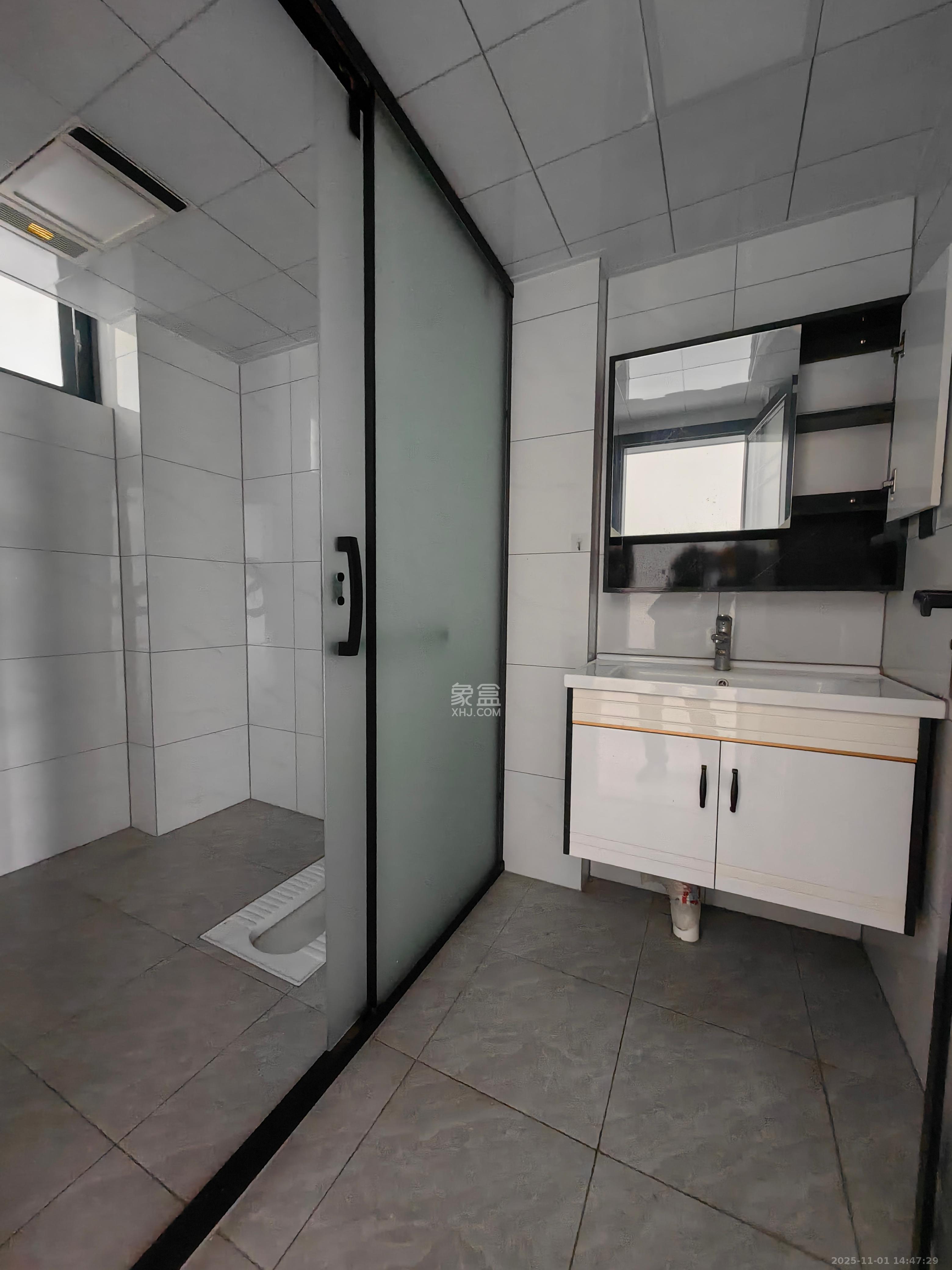 96301部队小区  4室2厅2卫    2800.0元/月室内图