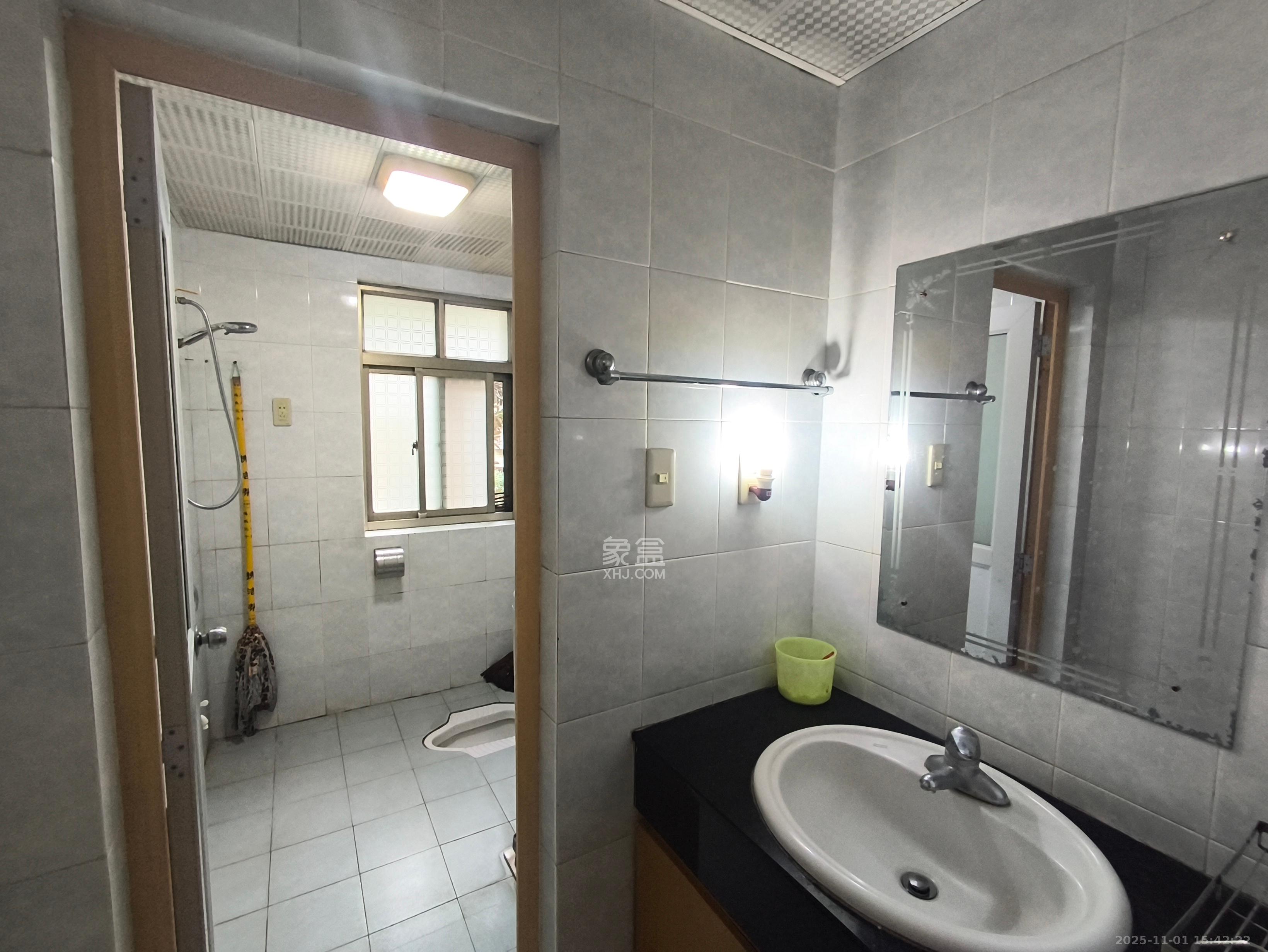 星电花园  3室2厅2卫    2900.0元/月室内图