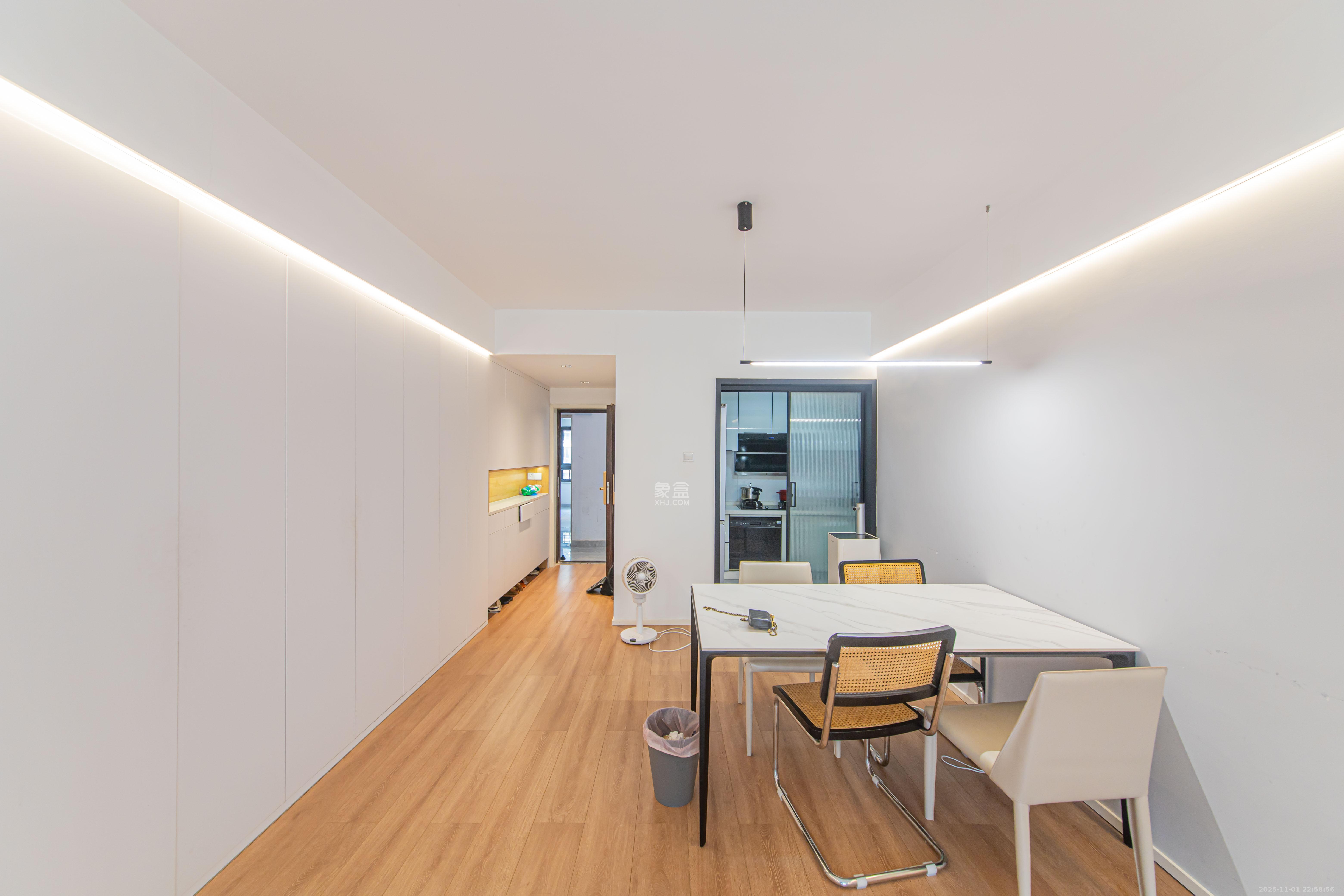 北辰中央公园DF区  3室2厅2卫    123.0万客厅