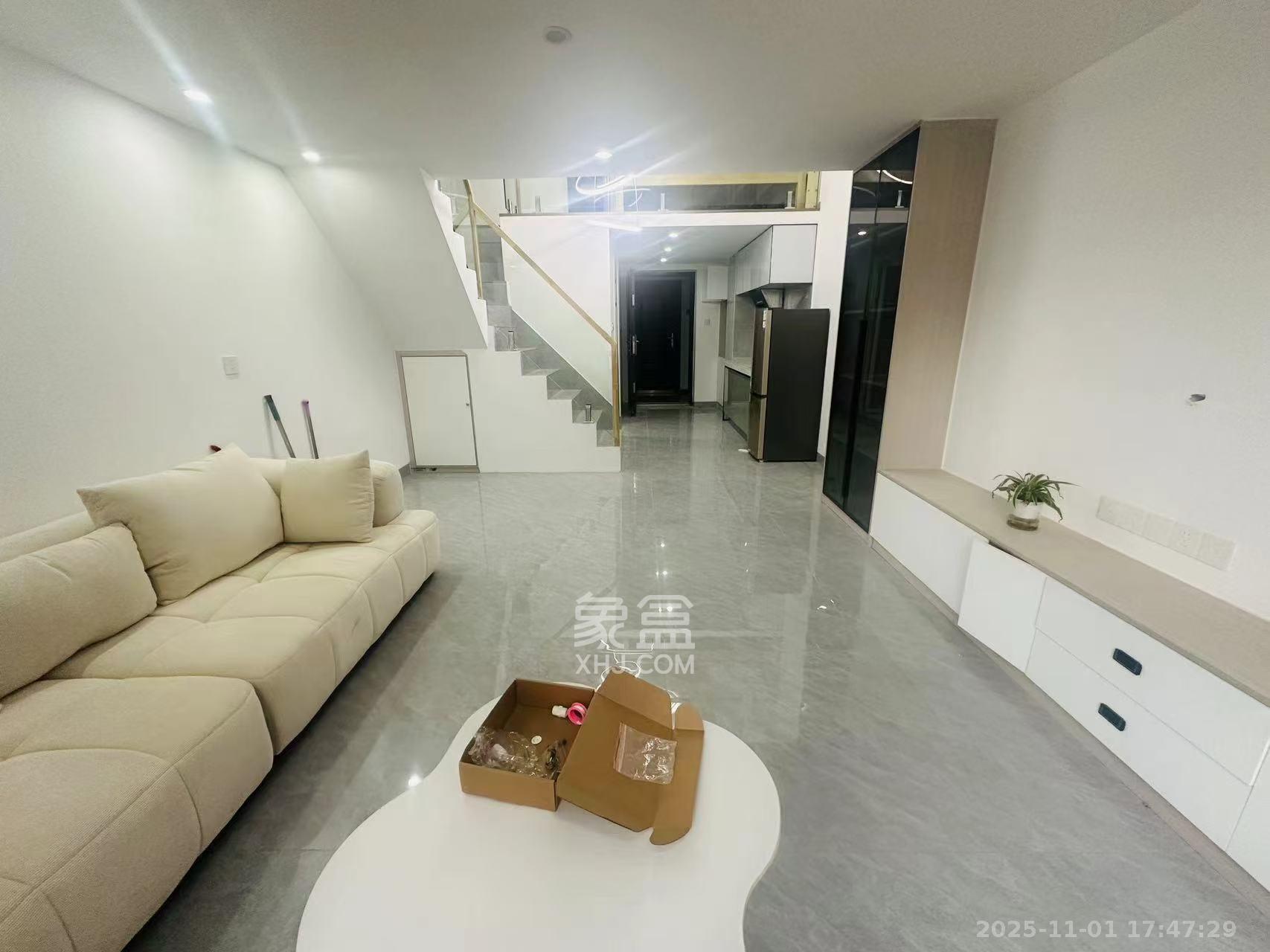 世茂璀璨天城公寓  2室1厅1卫    2200.0元/月