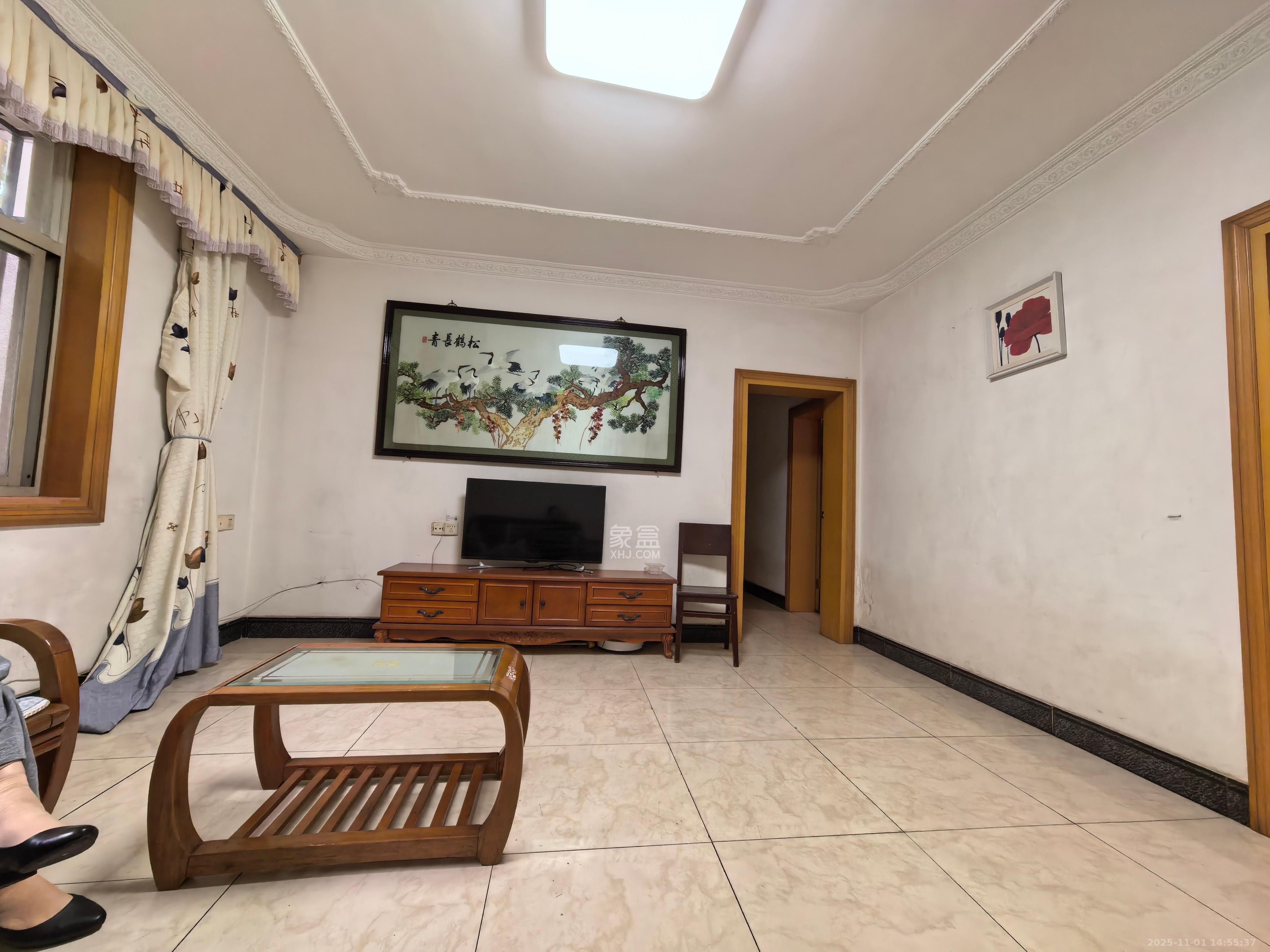 新兴小区（杨家山社区）  4室2厅1卫    2500.0元/月室内图