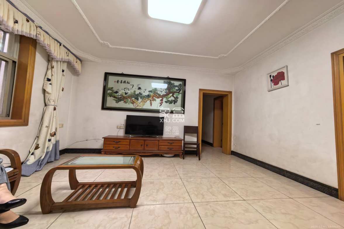 新兴小区(杨家山社区) 4室2厅1卫 2500.0元/月 新兴小区(杨家山社区) 4室2厅1卫 2500.0元/月室内图