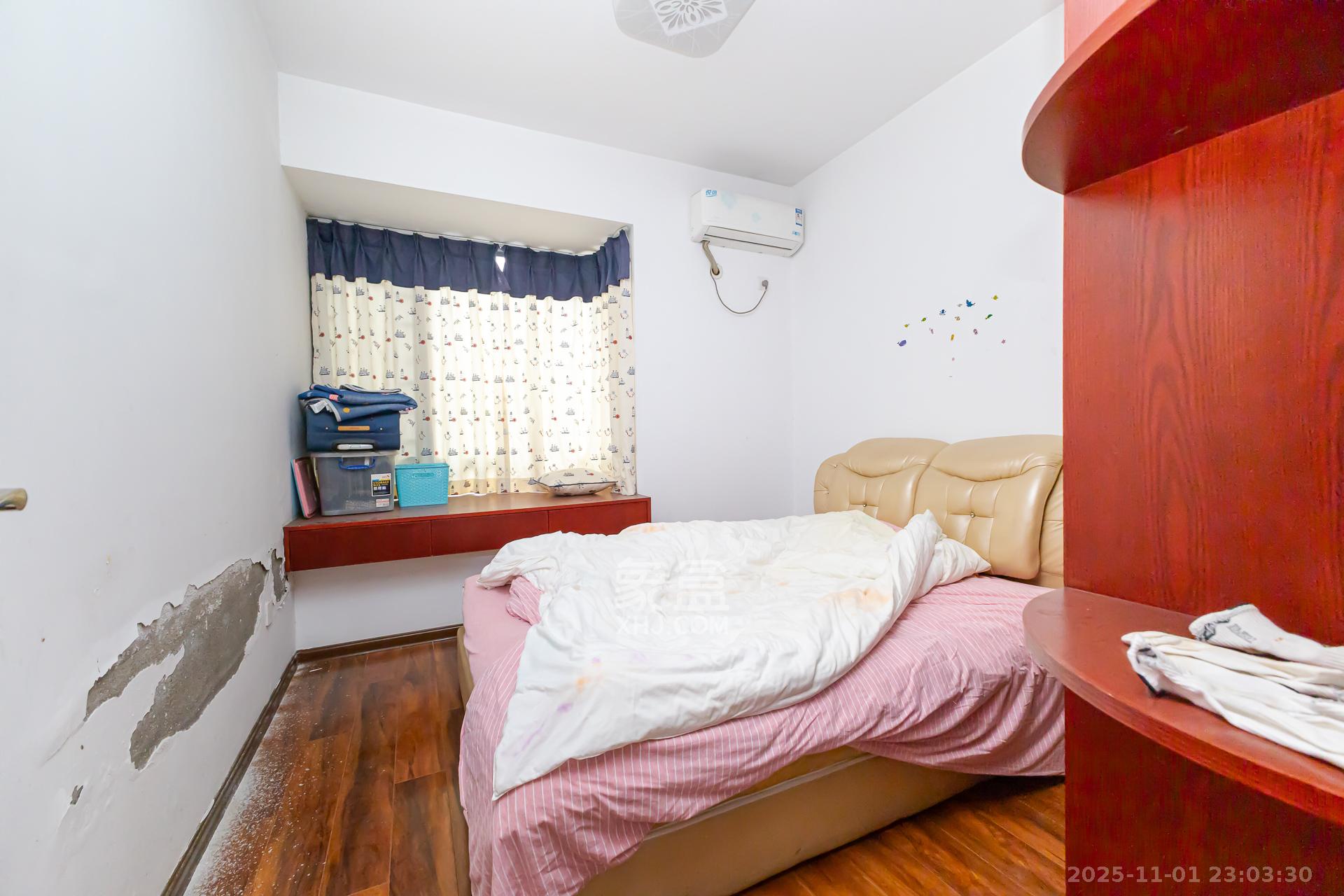 珠江东方明珠（新地东方明珠）三期  4室2厅2卫    100.0万卧室