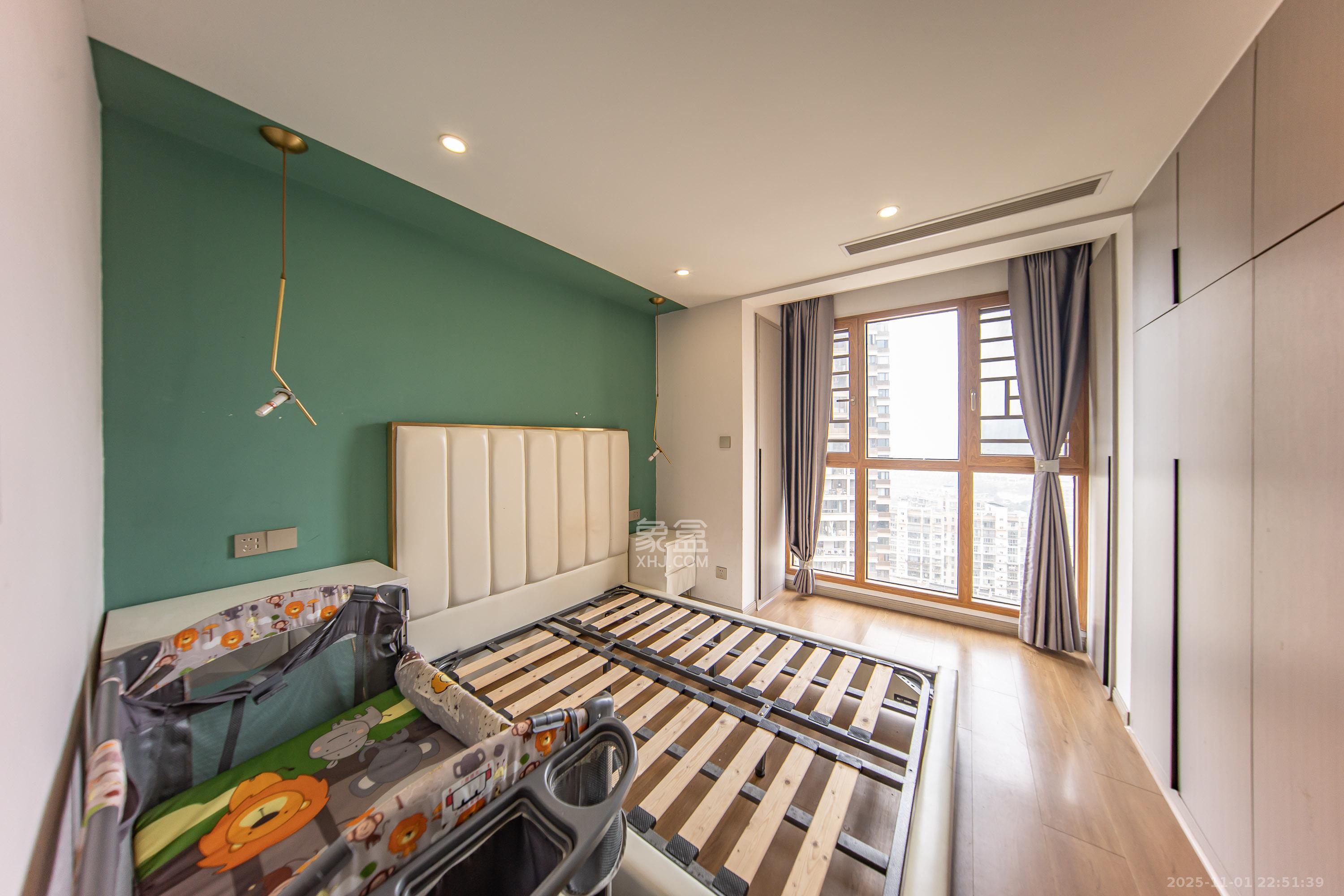 融创融公馆(融创臻苑) 4室2厅2卫 140.0万 融创融公馆(融创臻苑) 4室2厅2卫 140.0万卧室