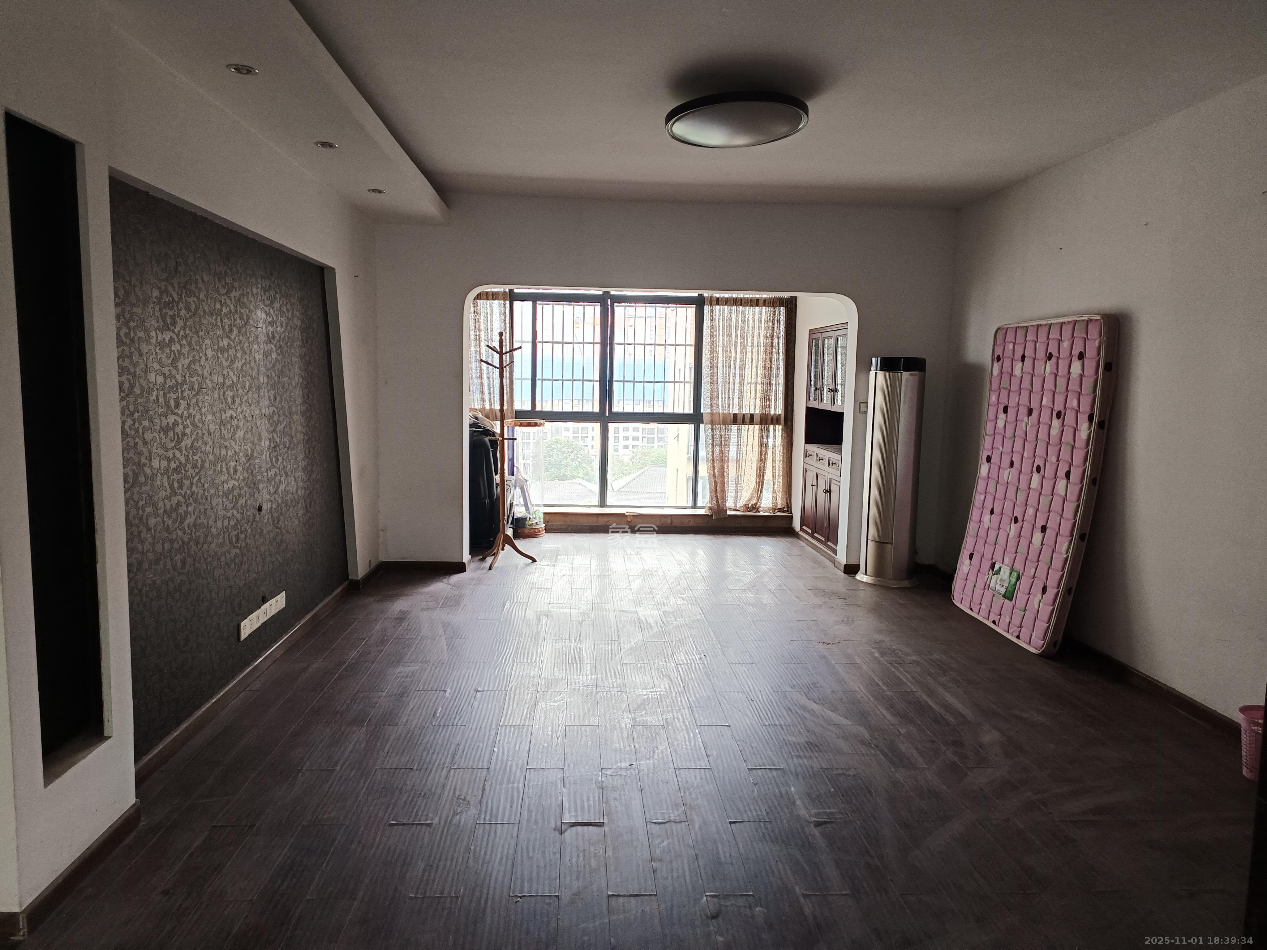 茂华国际湘 3室2厅2卫 2700.0元/月 茂华国际湘 3室2厅2卫 2700.0元/月室内图