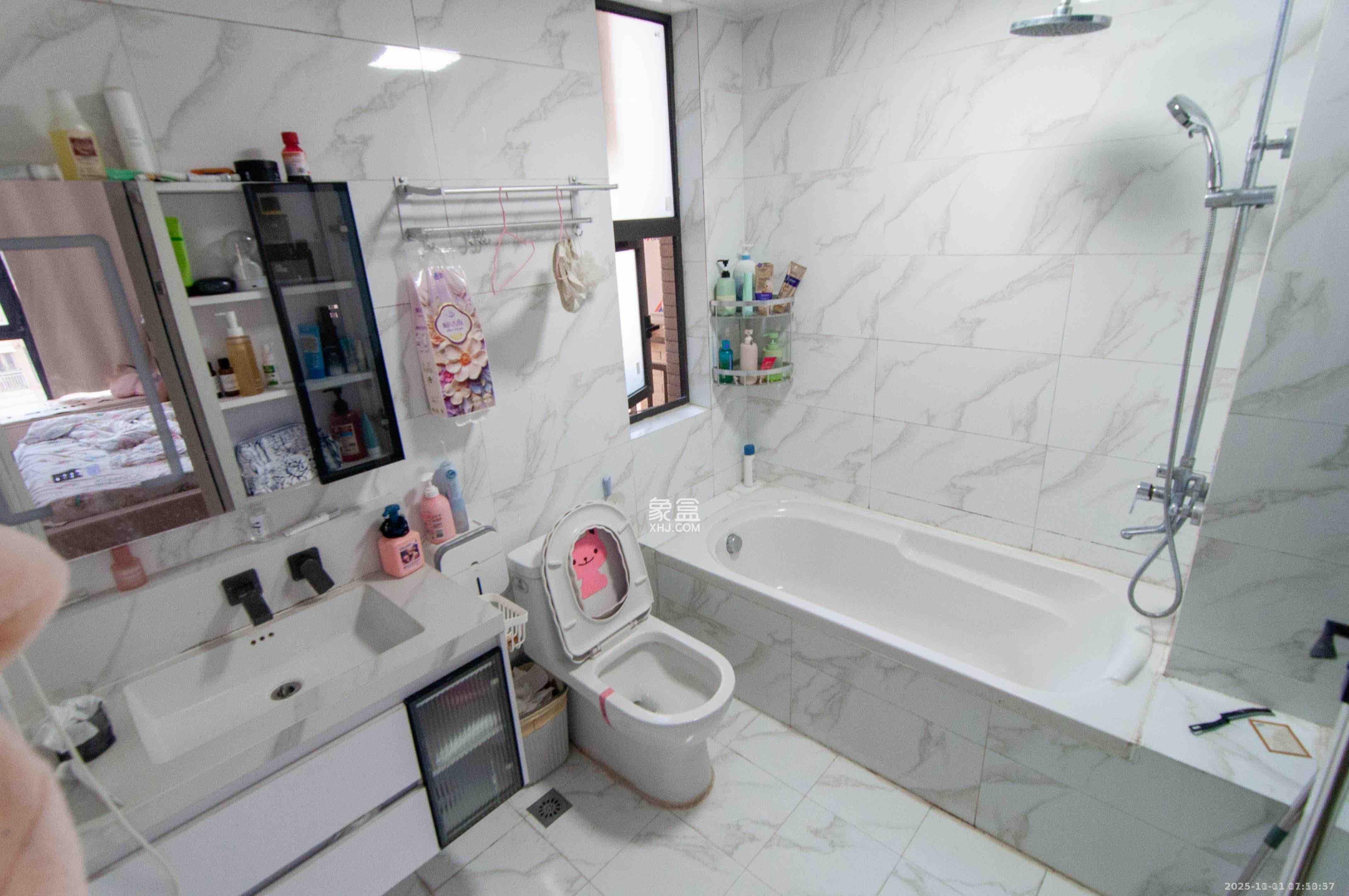 中一九骏(枫桥苑) 4室2厅2卫 4000.0元/月 中一九骏(枫桥苑) 4室2厅2卫 4000.0元/月室内图