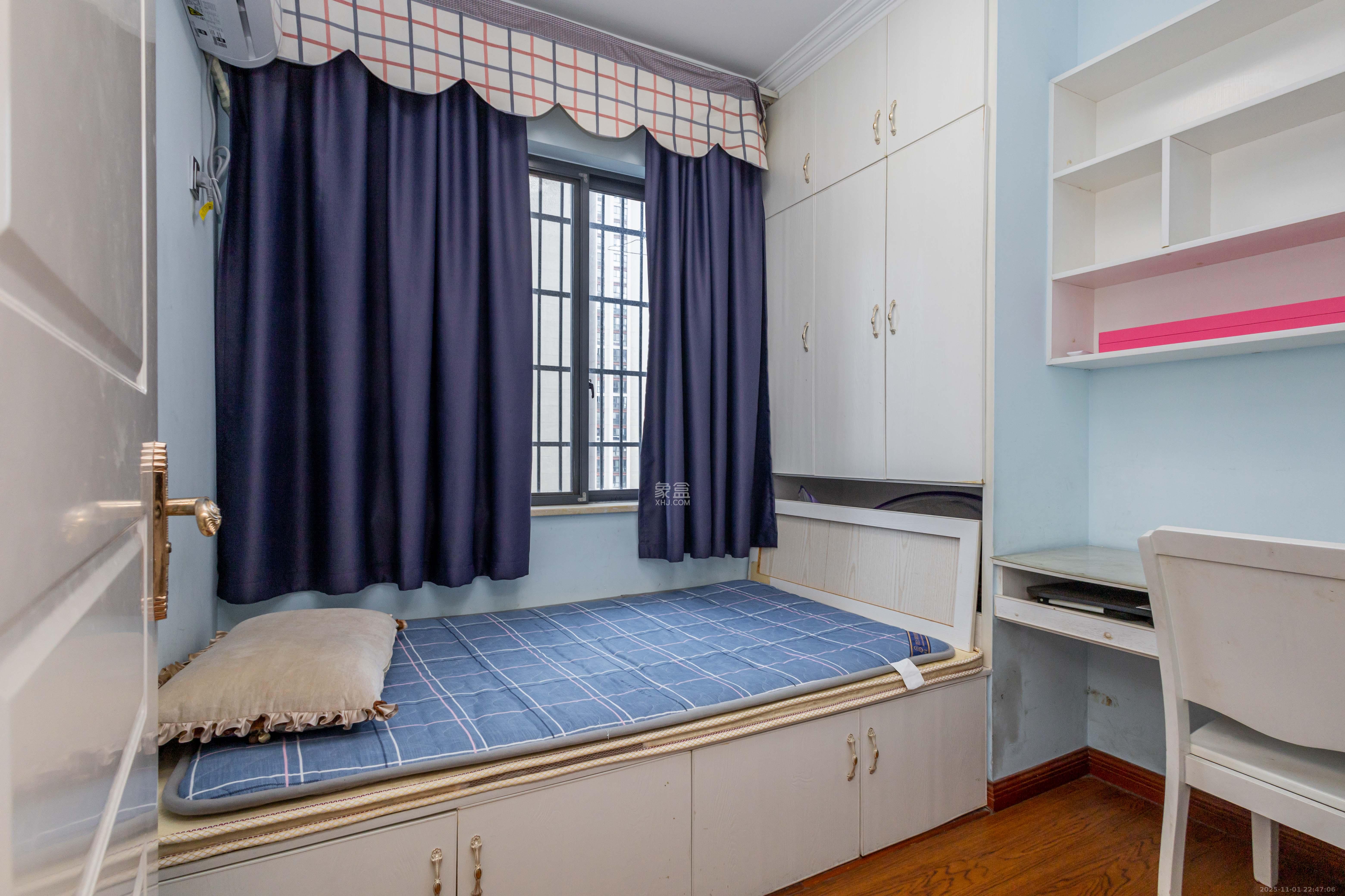 辉宏橄榄城  5室2厅1卫    82.8万卧室