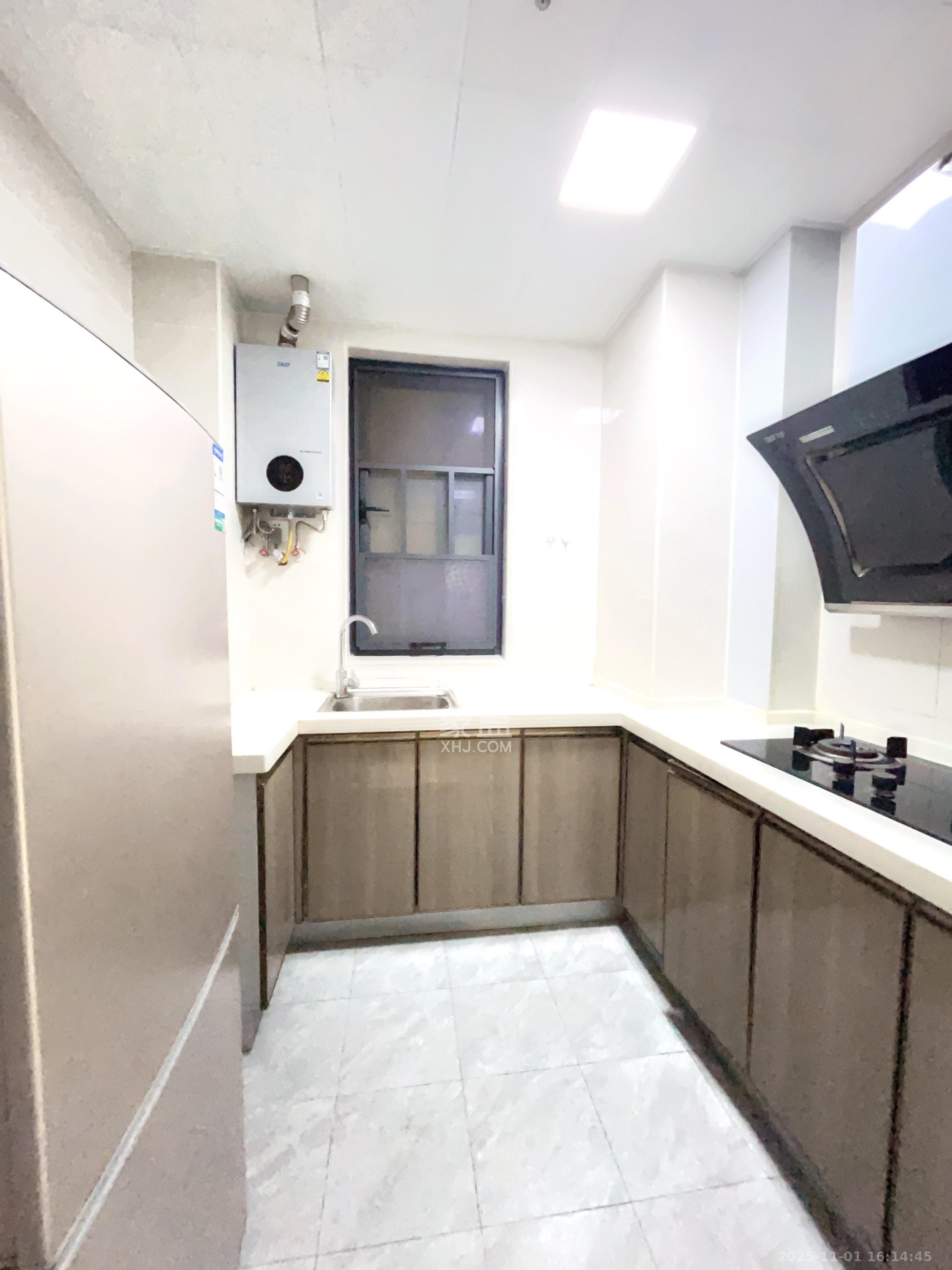 南山梅溪一方  4室2厅2卫    2800.0元/月室内图