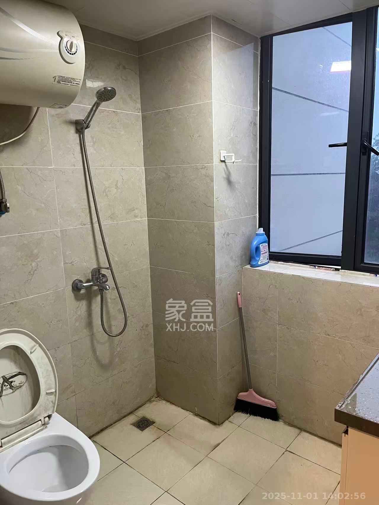 荣泰广场 1室1厅1卫 1500.0元/月 荣泰广场 1室1厅1卫 1500.0元/月室内图