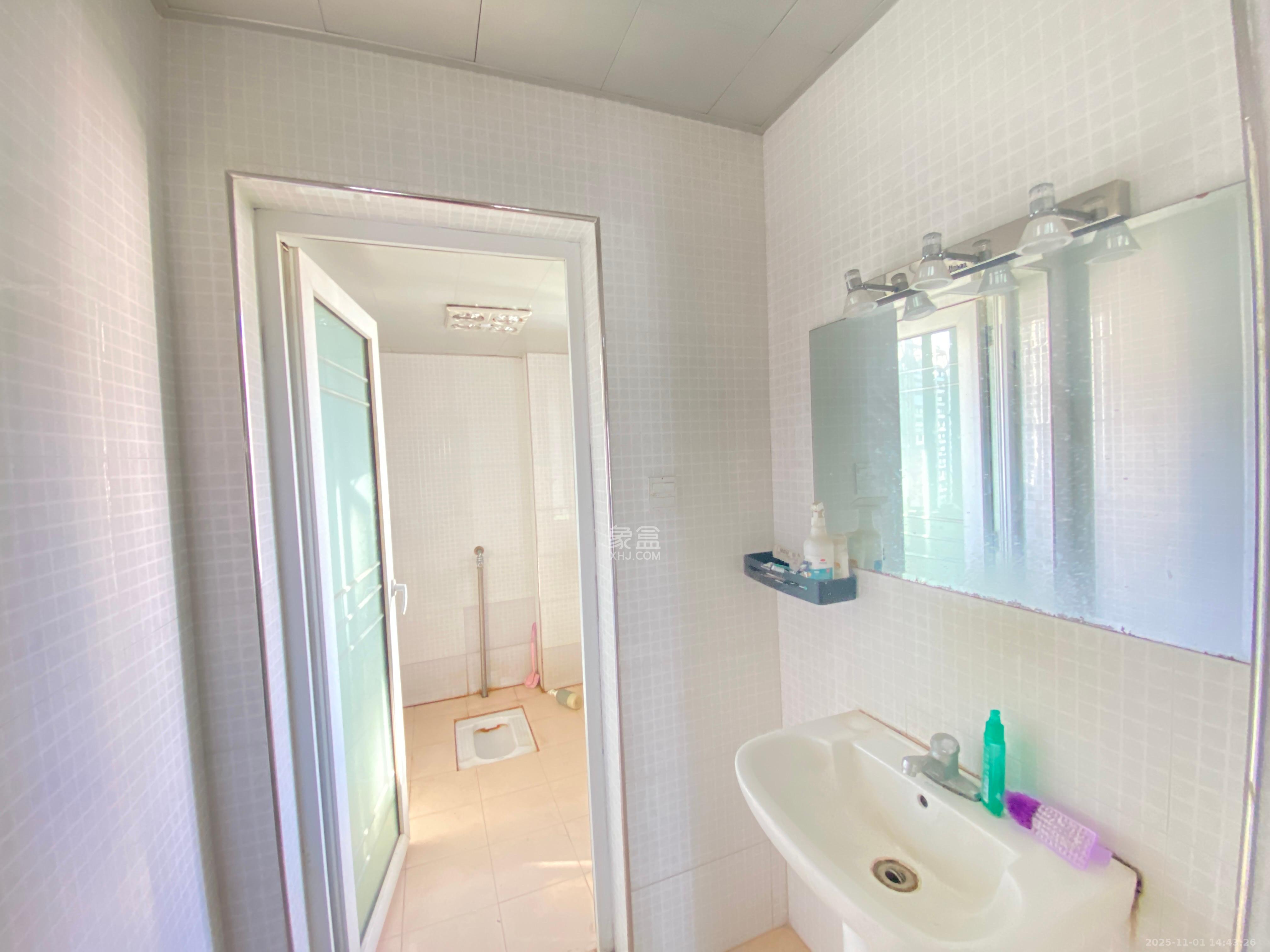 建鸿达华都（华都小户型及大华写字楼）  4室2厅2卫    4200.0元/月室内图