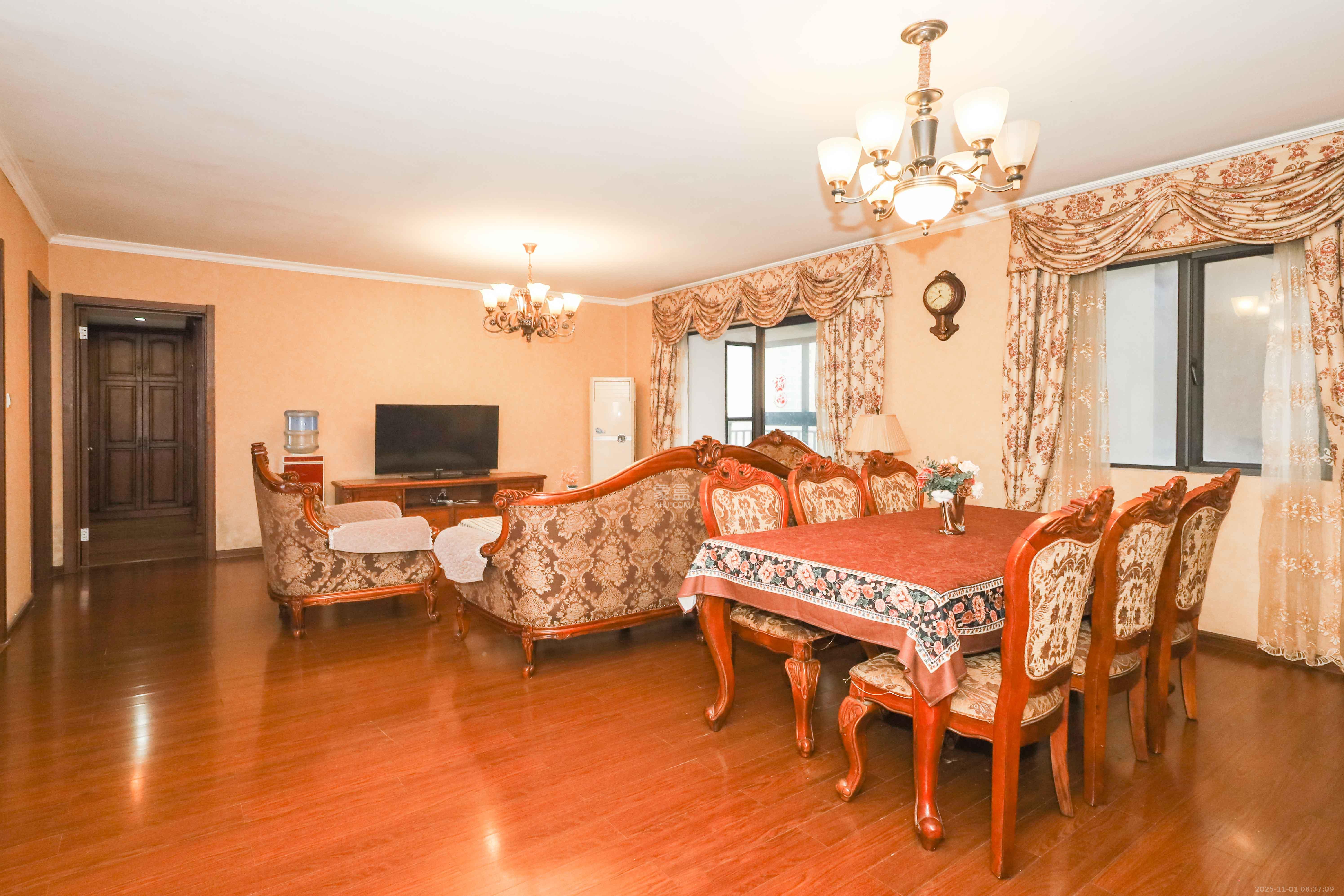 万科城市花园  3室2厅2卫    99.0万客厅