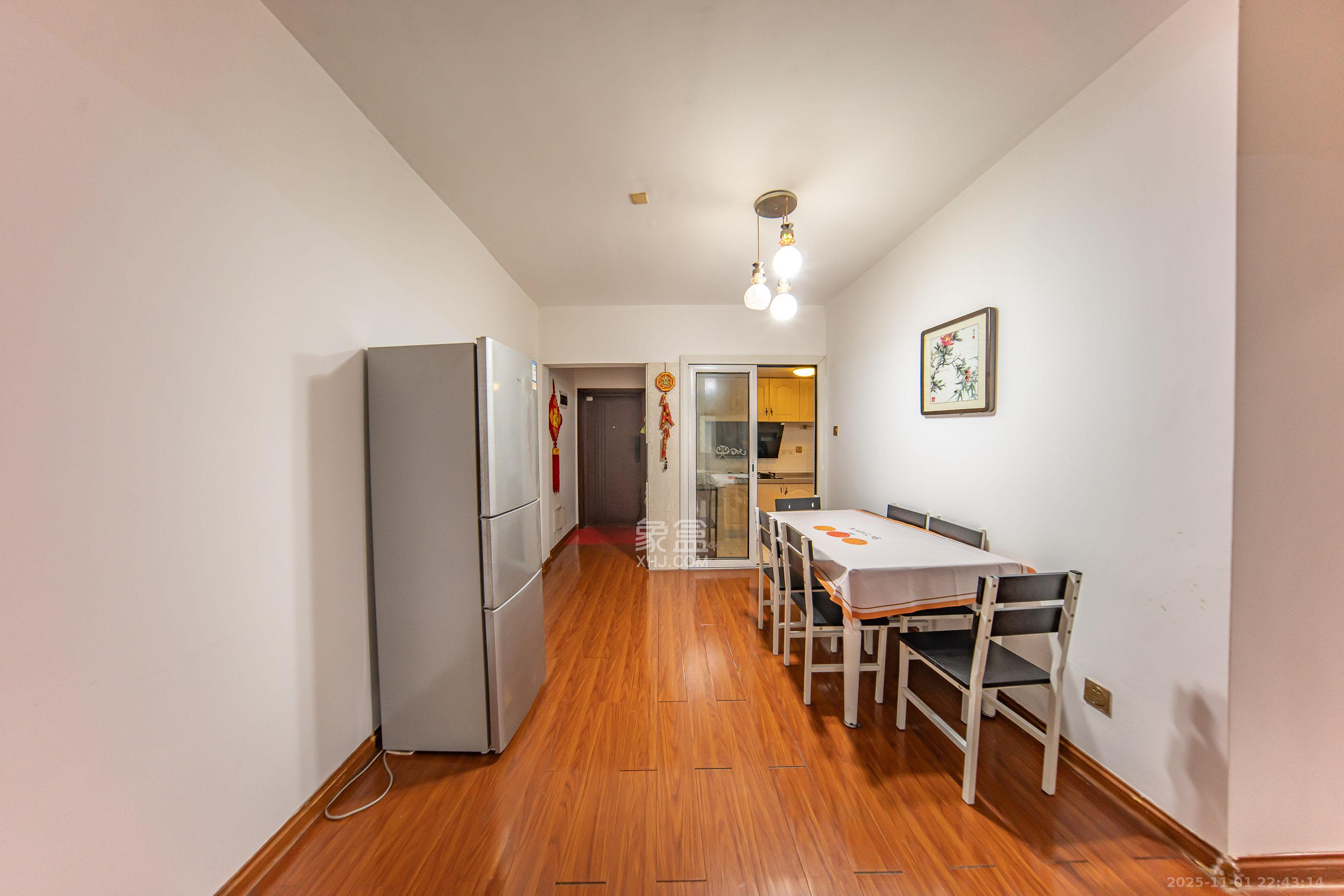 江山帝景哈佛 3室2厅1卫 67.0万 江山帝景哈佛 3室2厅1卫 67.0万客厅