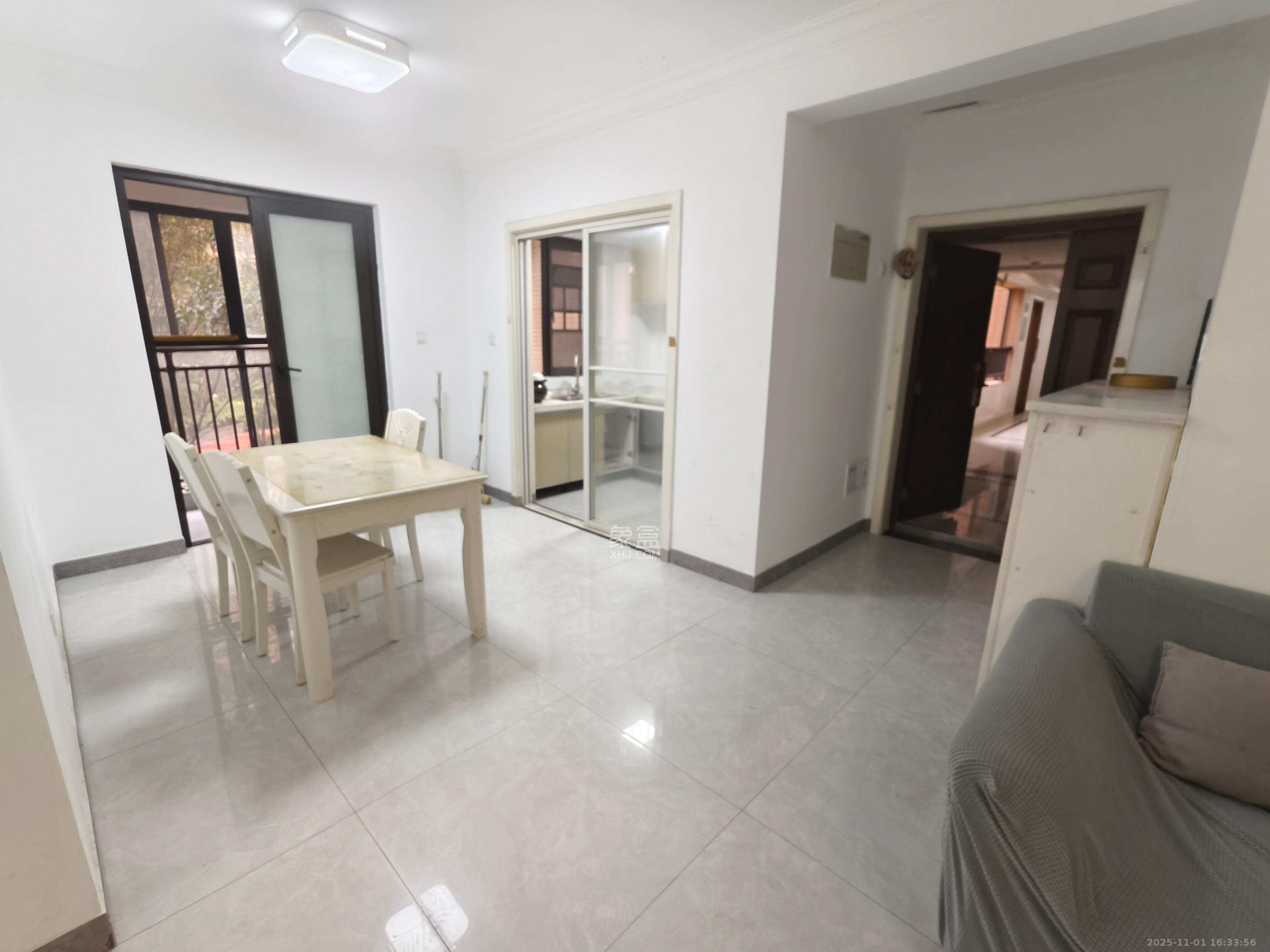 北辰中央公园C区  3室2厅2卫    2400.0元/月室内图