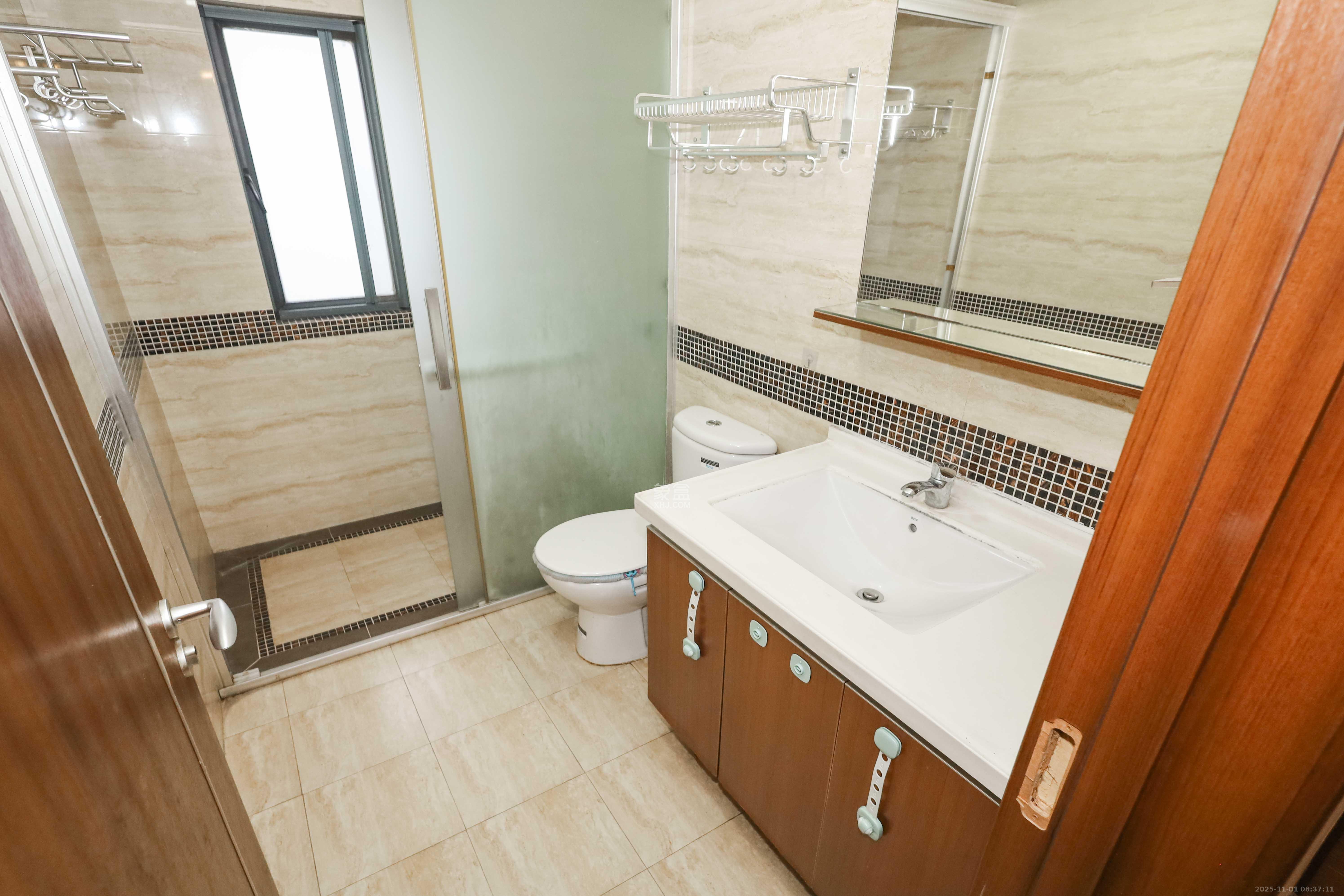 万科城市花园  3室2厅2卫    99.0万卫生间