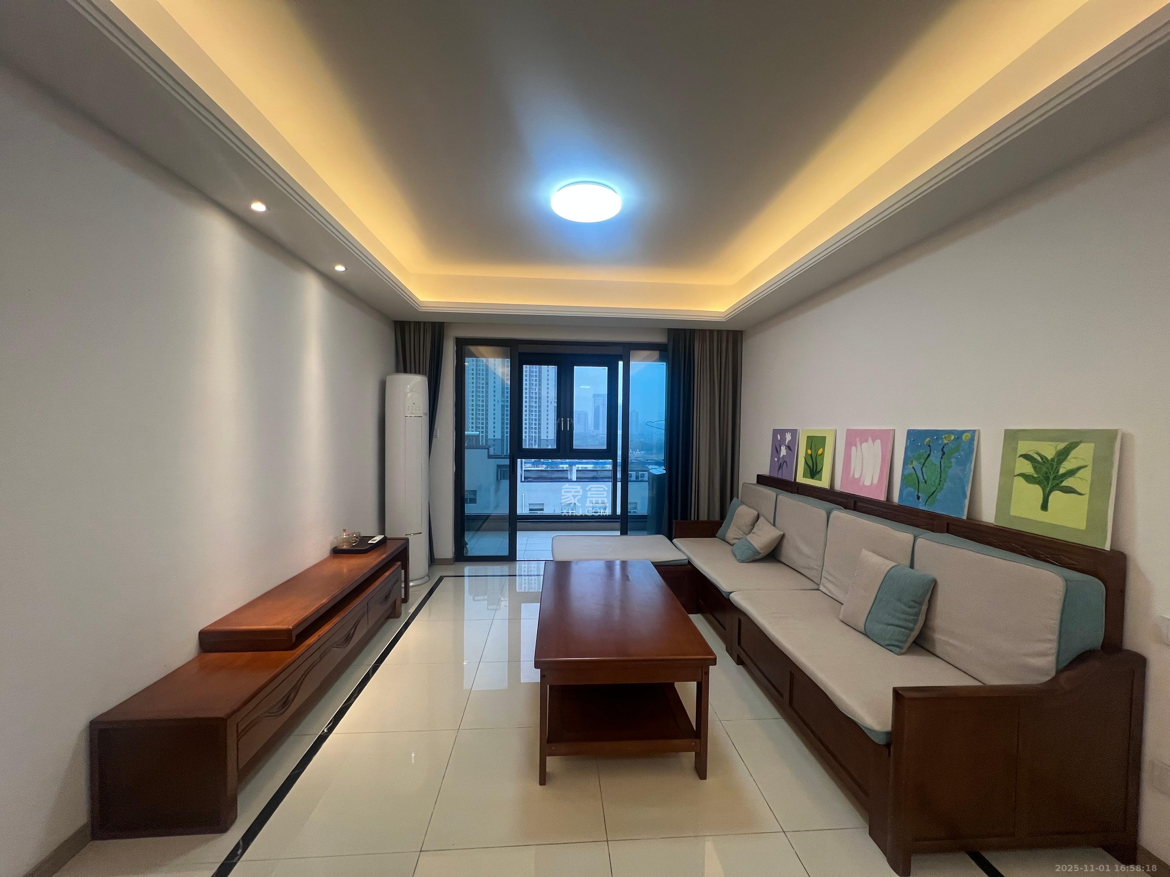 长沙高铁吾悦广场  3室2厅2卫    2700.0元/月